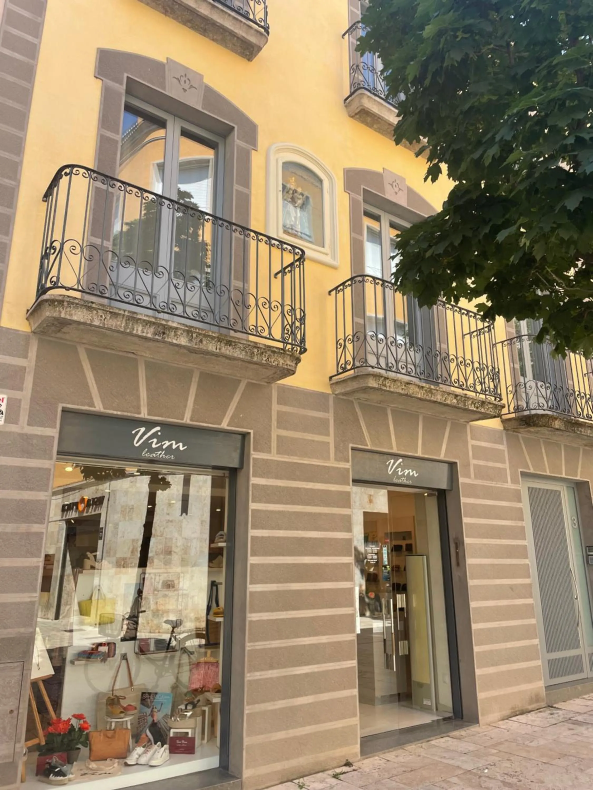 Property building in Lovely & Cozy apartment in the heart of Banyoles