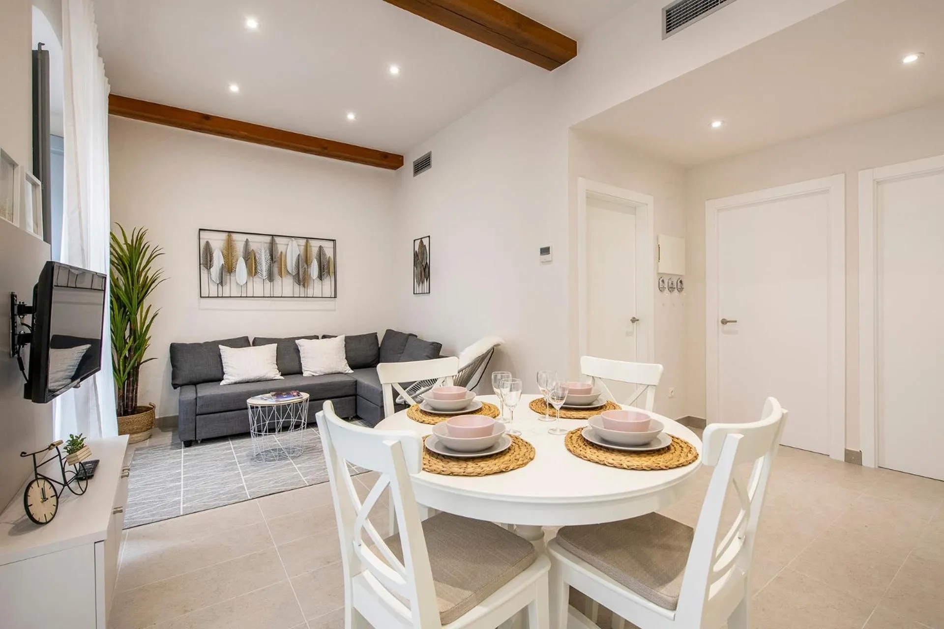 Dining area in Lovely & Cozy apartment in the heart of Banyoles