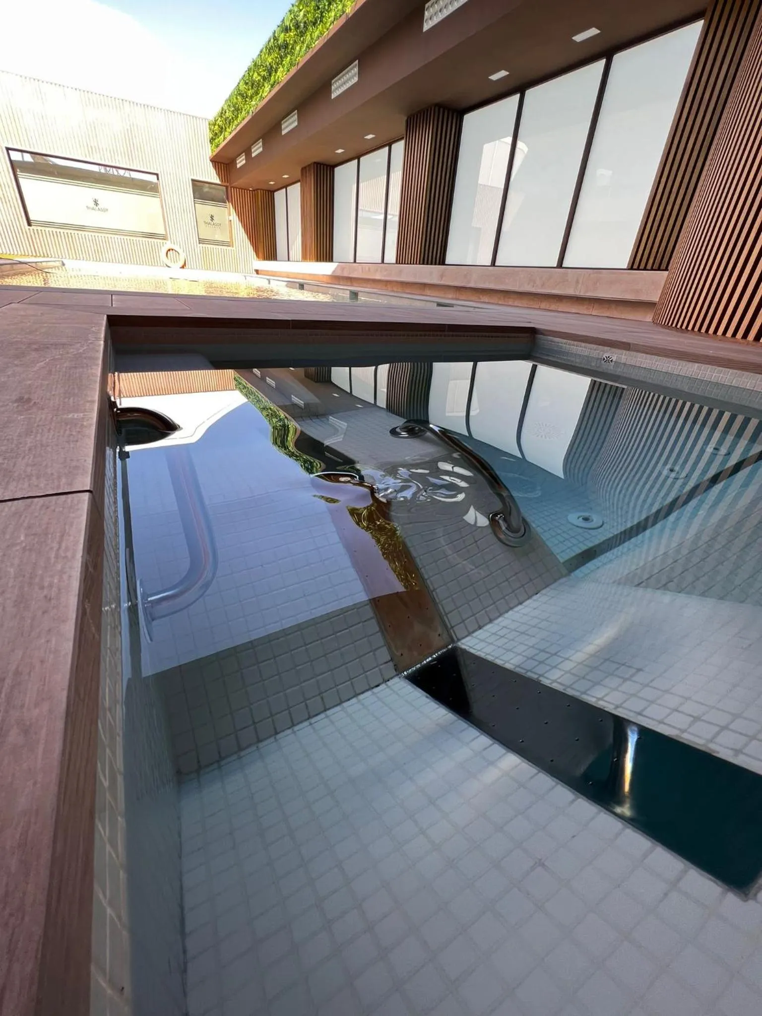 Swimming pool in Ansares Hotel