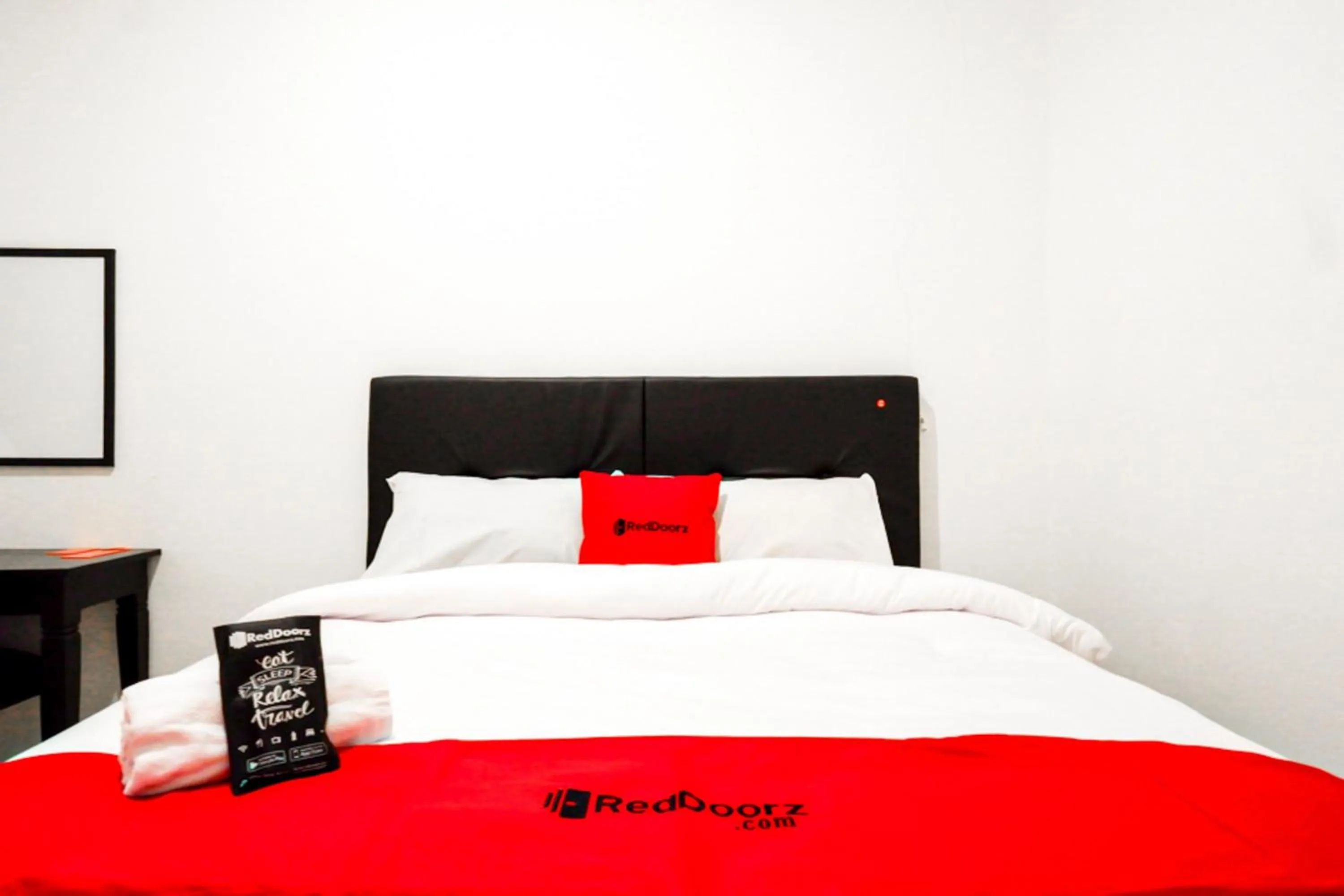 Bedroom, Bed in RedDoorz @ Jalan Wonosari KM.9