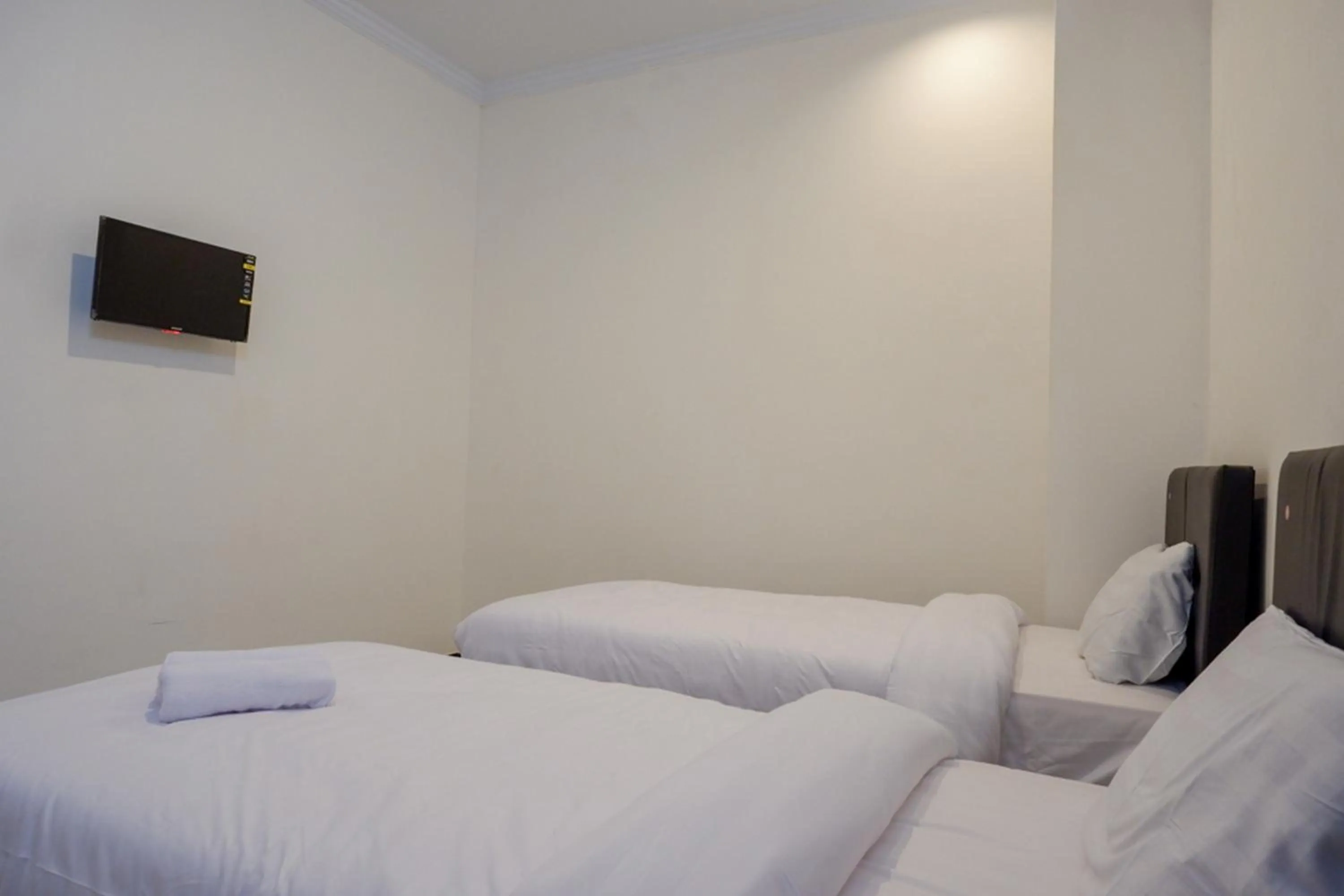 Bedroom, Bed in RedDoorz @ Jalan Wonosari KM.9