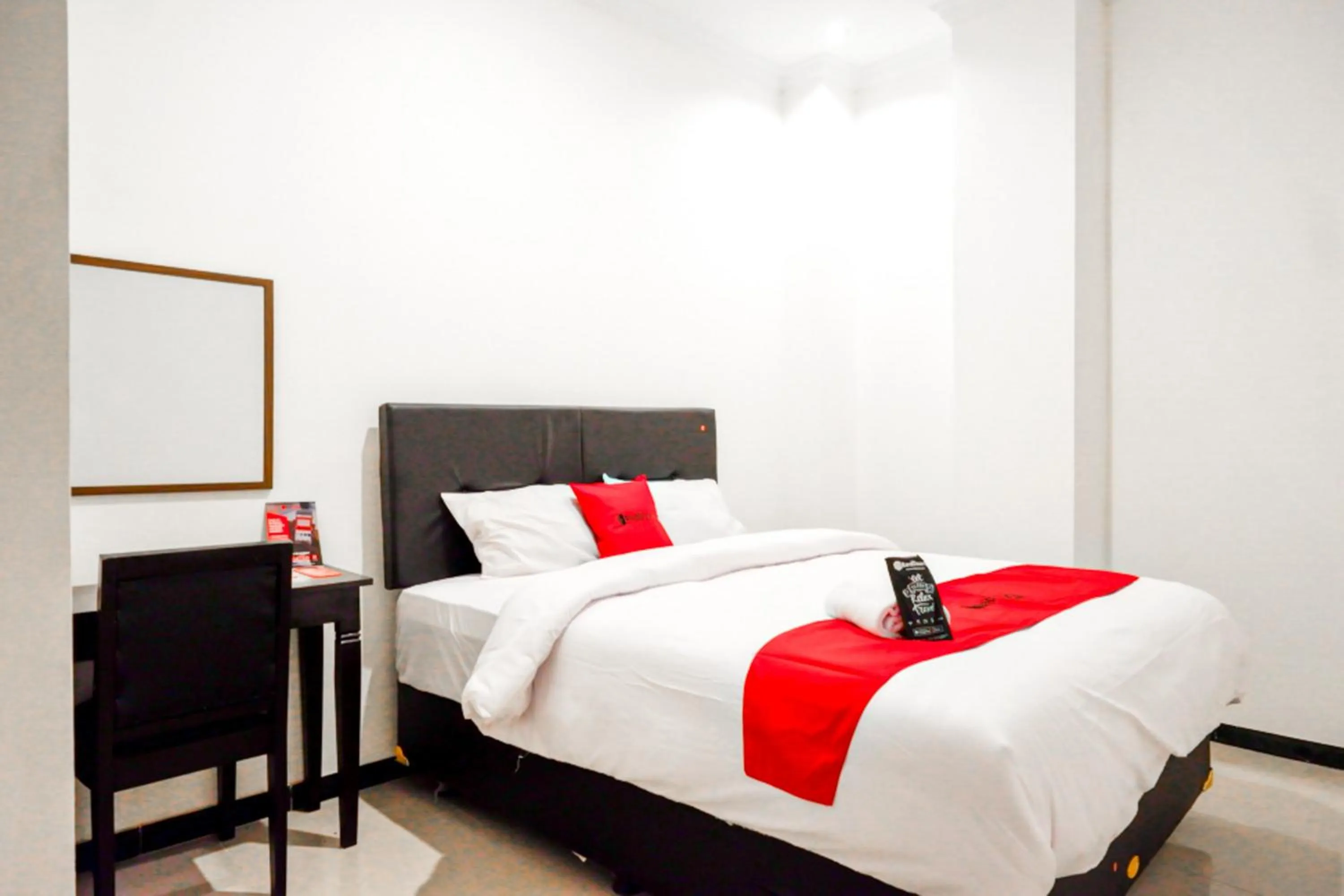 Bedroom, Bed in RedDoorz @ Jalan Wonosari KM.9