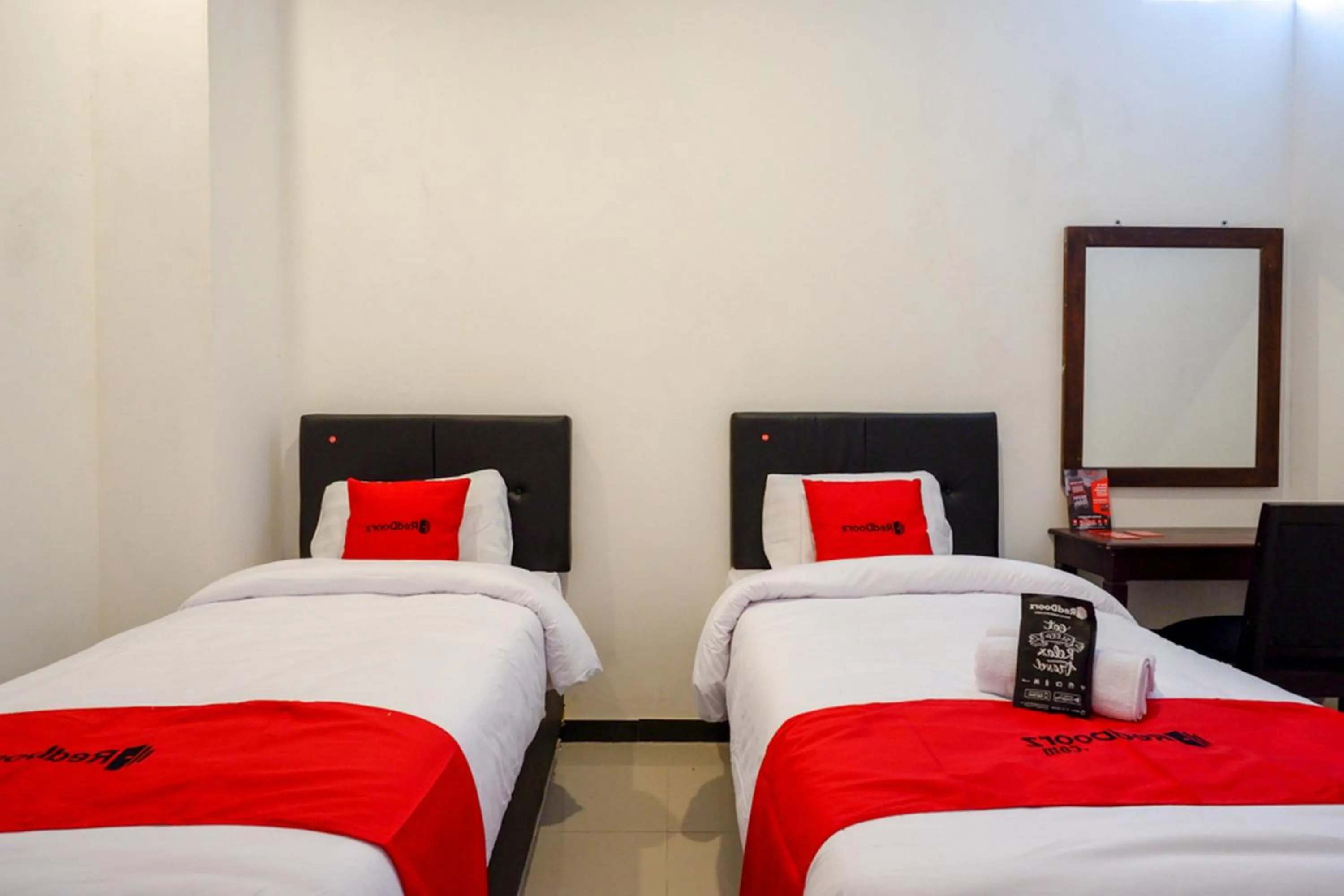 Bedroom, Bed in RedDoorz @ Jalan Wonosari KM.9