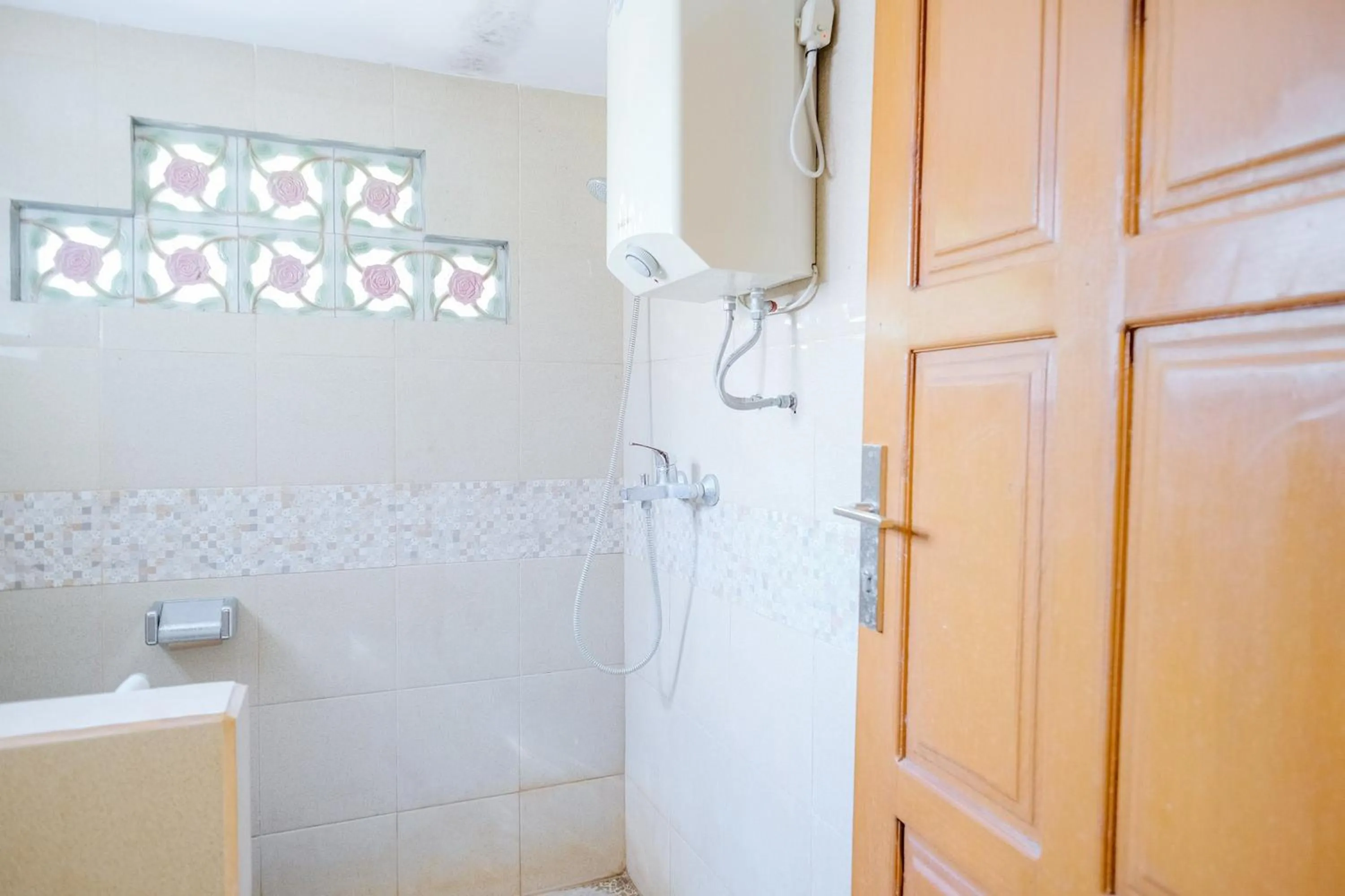 Bathroom in RedDoorz at Hotel Negeri Baru Kalianda Lampung