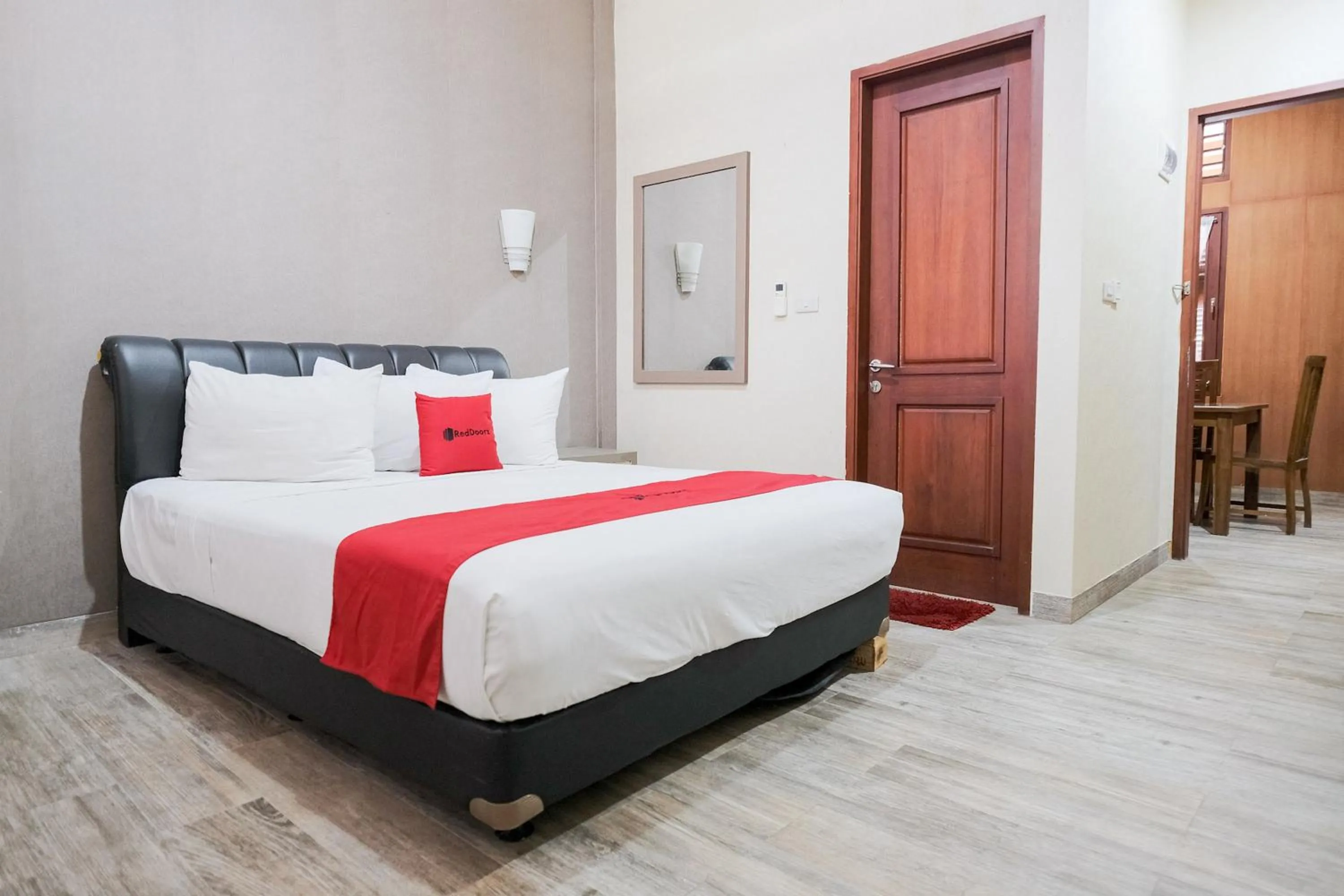 Bed in RedDoorz at Hotel Negeri Baru Kalianda Lampung