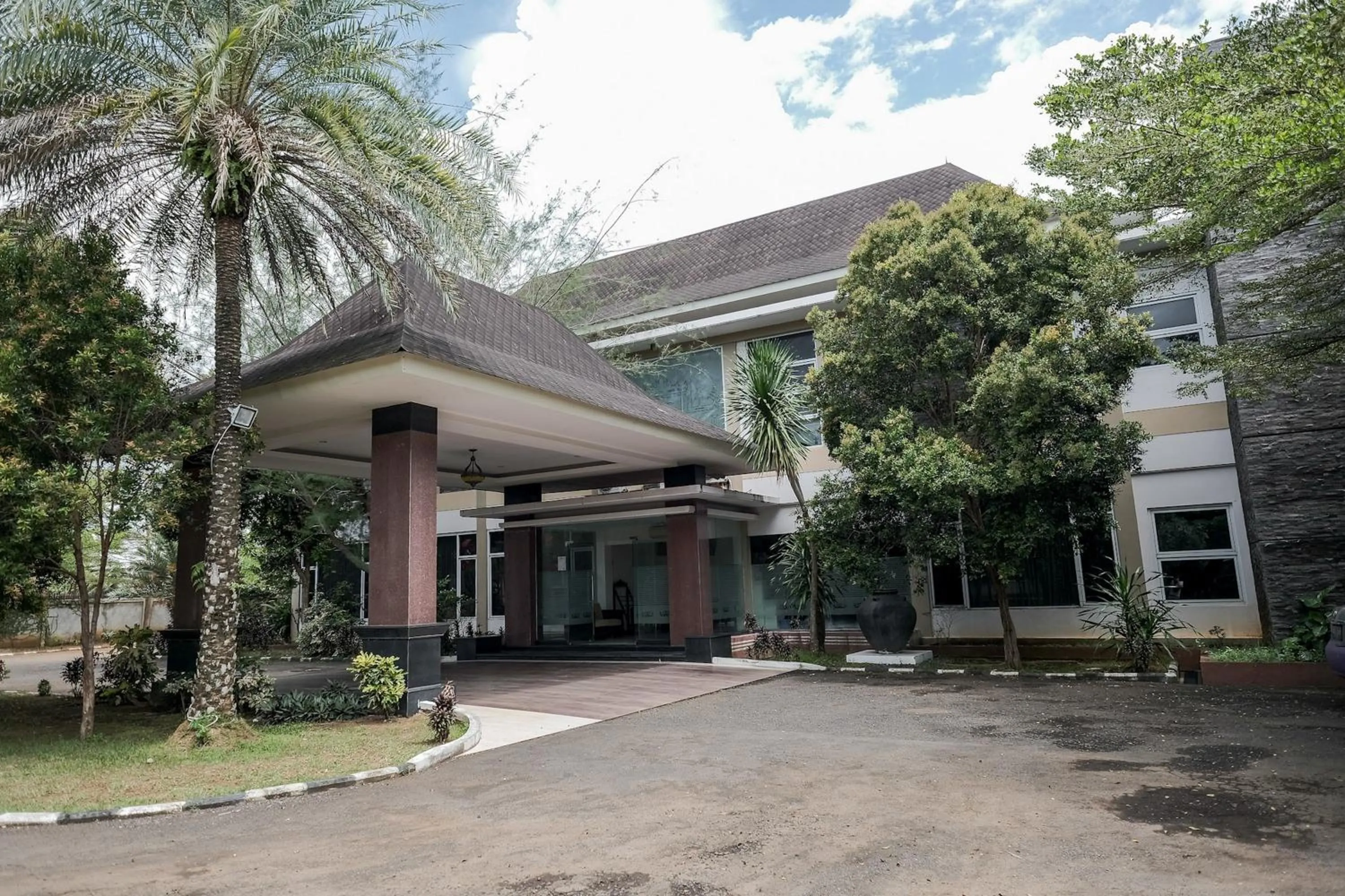 Property building in RedDoorz at Hotel Negeri Baru Kalianda Lampung