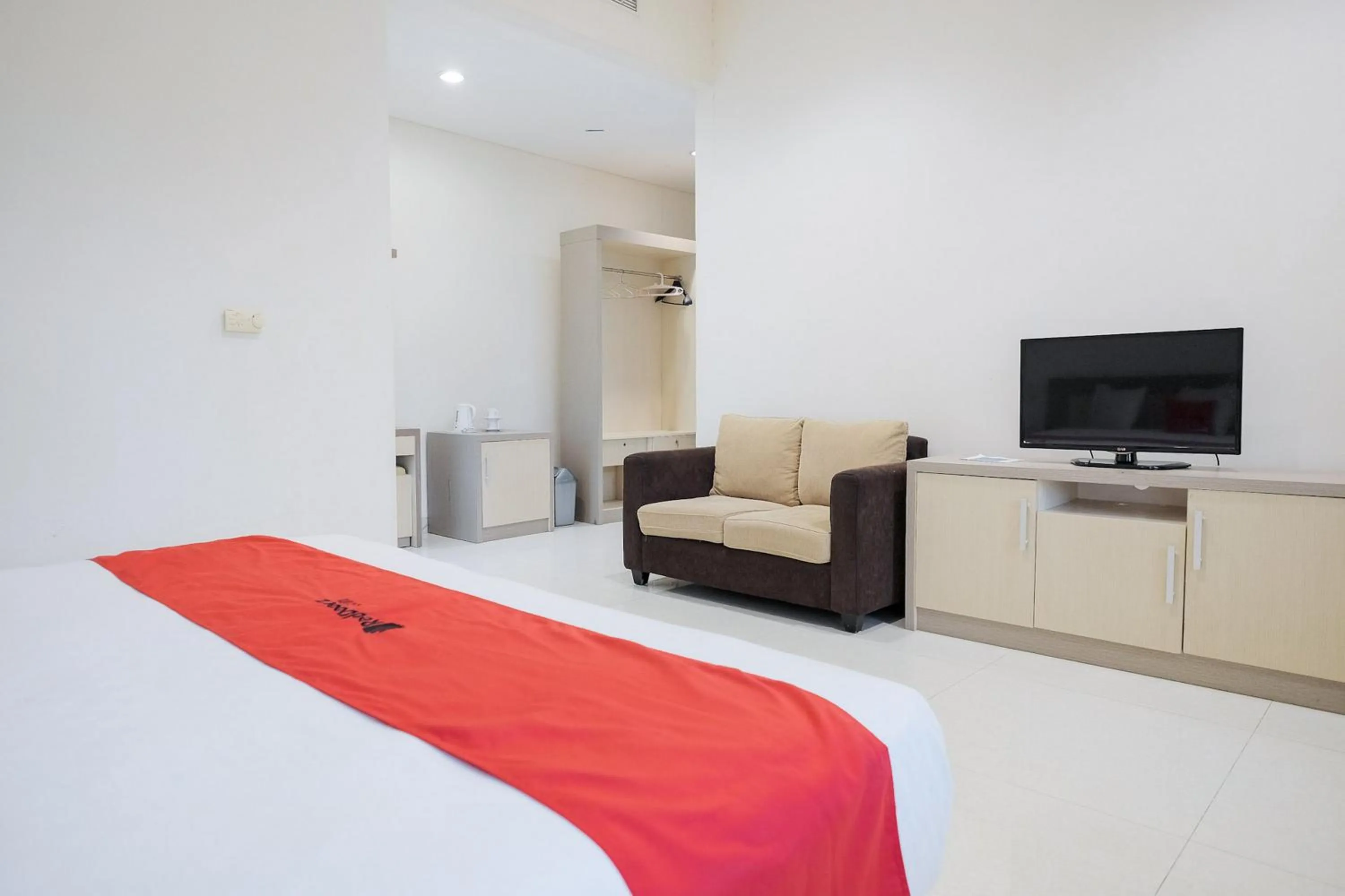 Bed in RedDoorz at Hotel Negeri Baru Kalianda Lampung