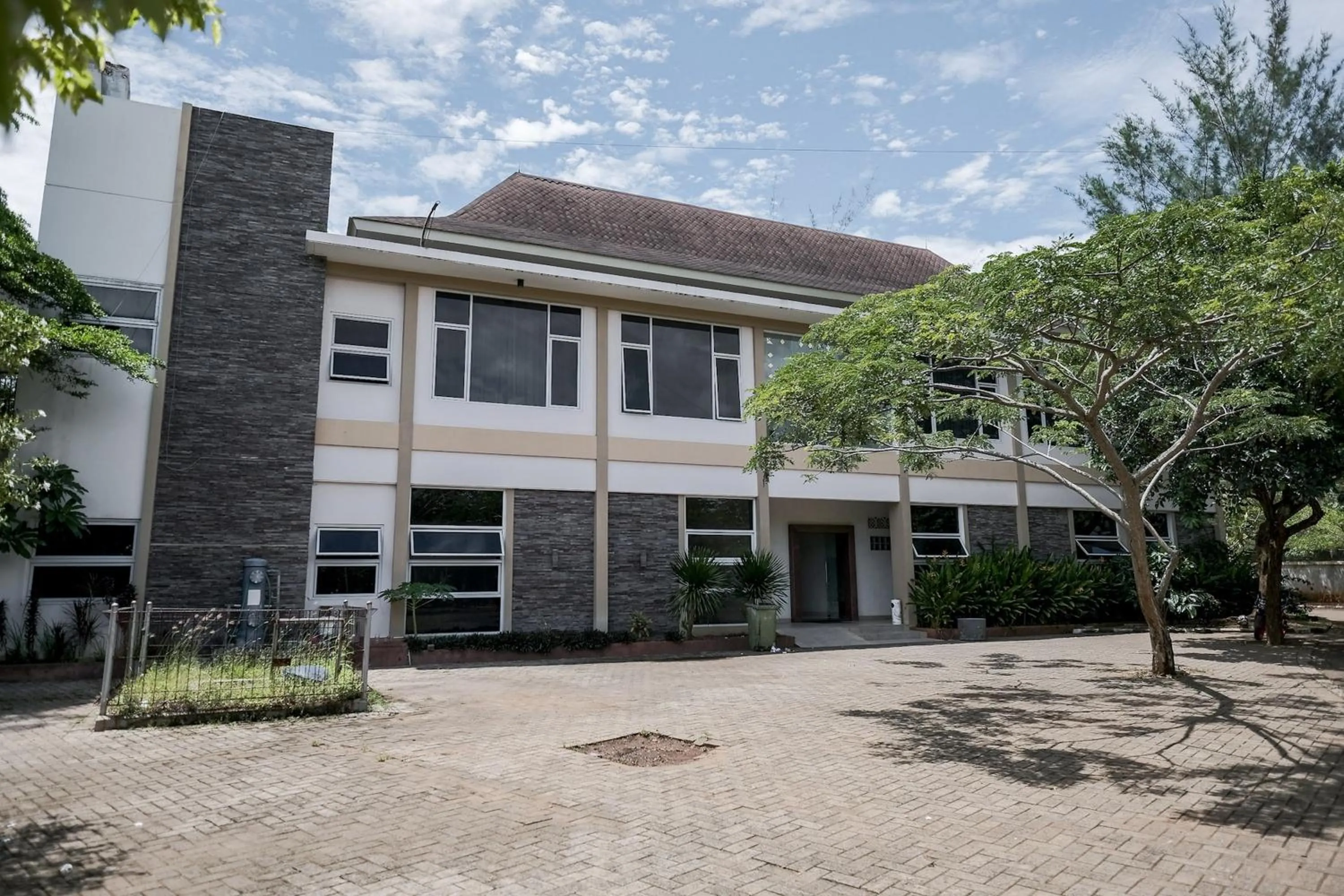 Property building in RedDoorz at Hotel Negeri Baru Kalianda Lampung