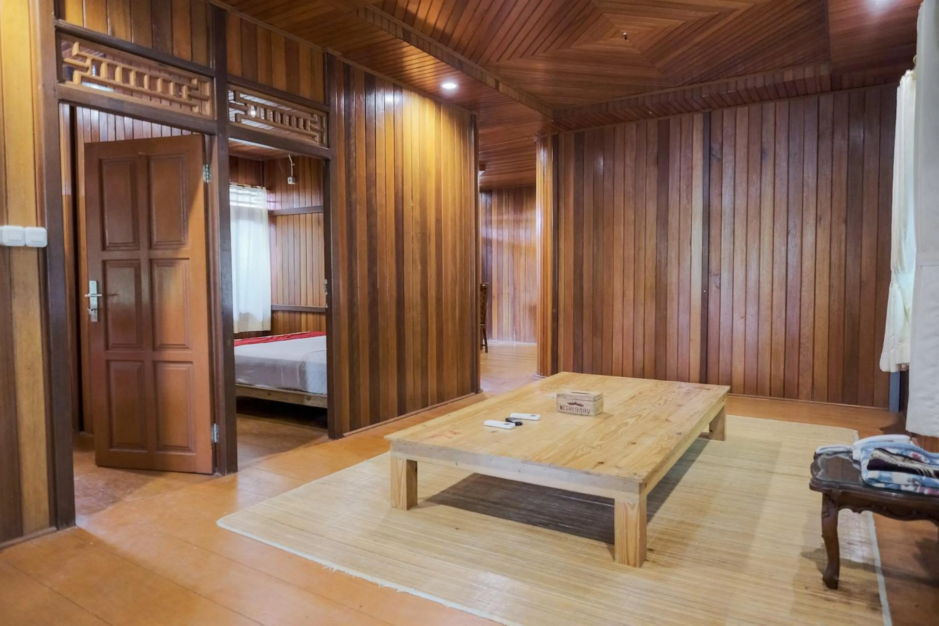 Living room, Bed in RedDoorz at Hotel Negeri Baru Kalianda Lampung