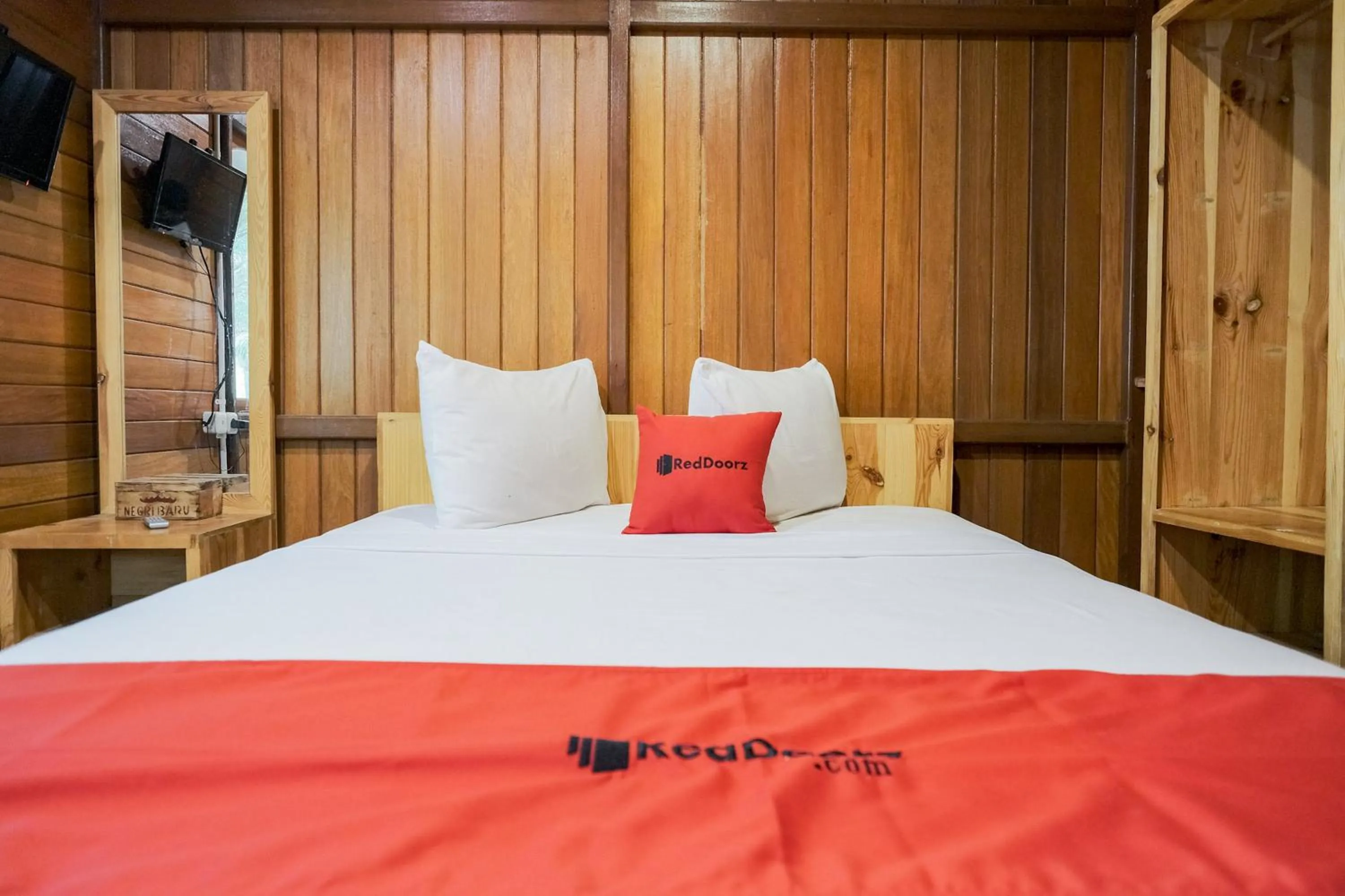 Bed in RedDoorz at Hotel Negeri Baru Kalianda Lampung