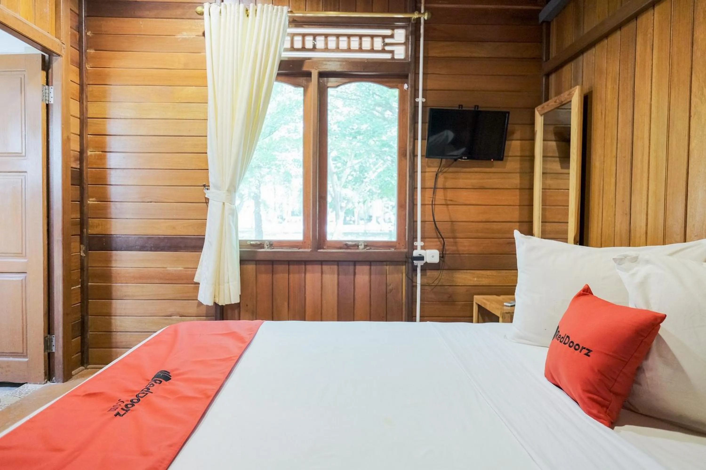 Bed in RedDoorz at Hotel Negeri Baru Kalianda Lampung