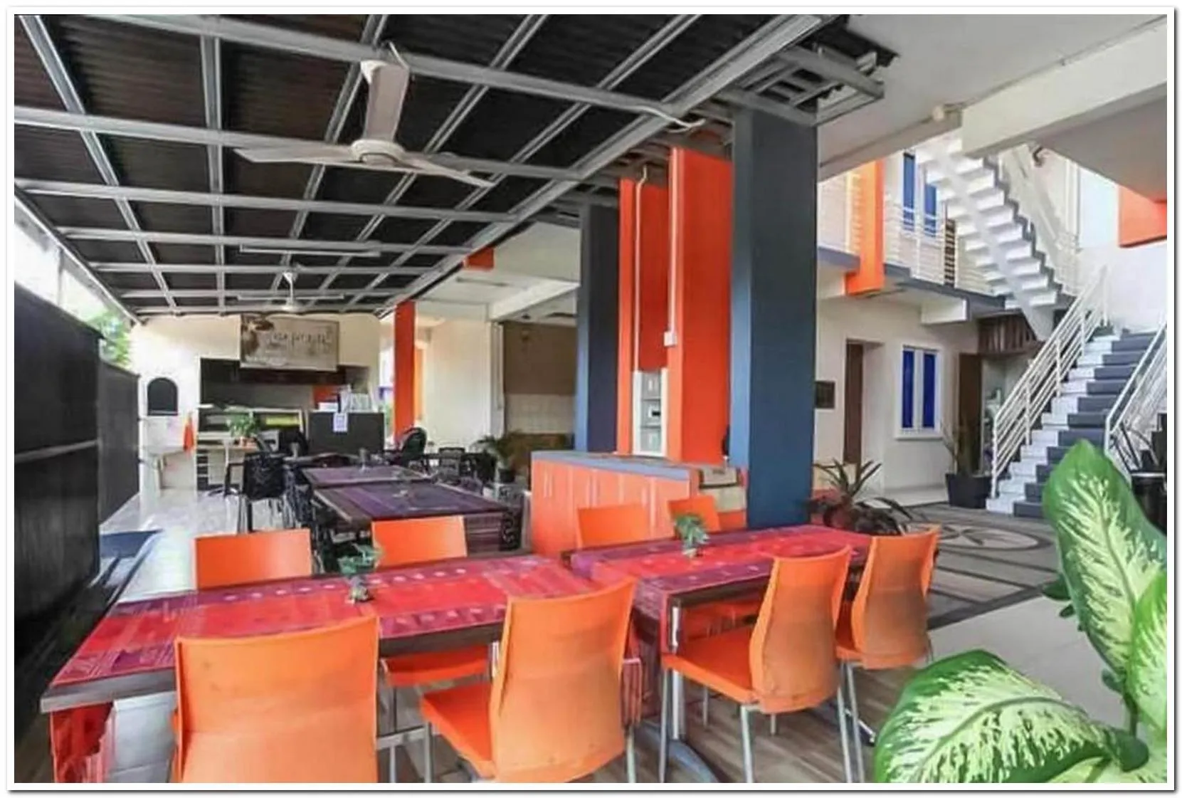 Restaurant/places to eat in The Nancy's Homestay Pekanbaru Mitra RedDoorz