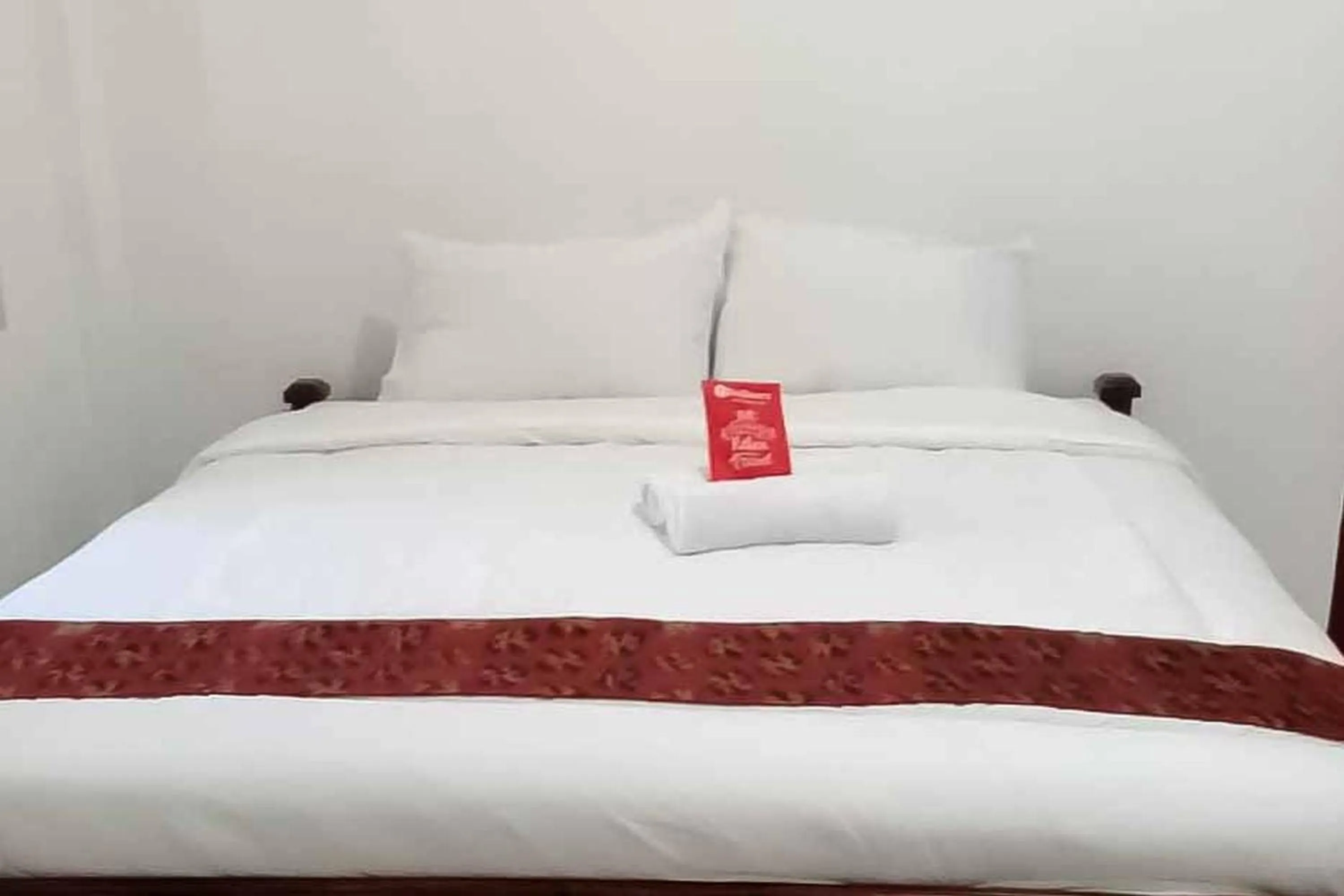 Bedroom, Bed in RedDoorz Plus @ Alun Alun Nganjuk