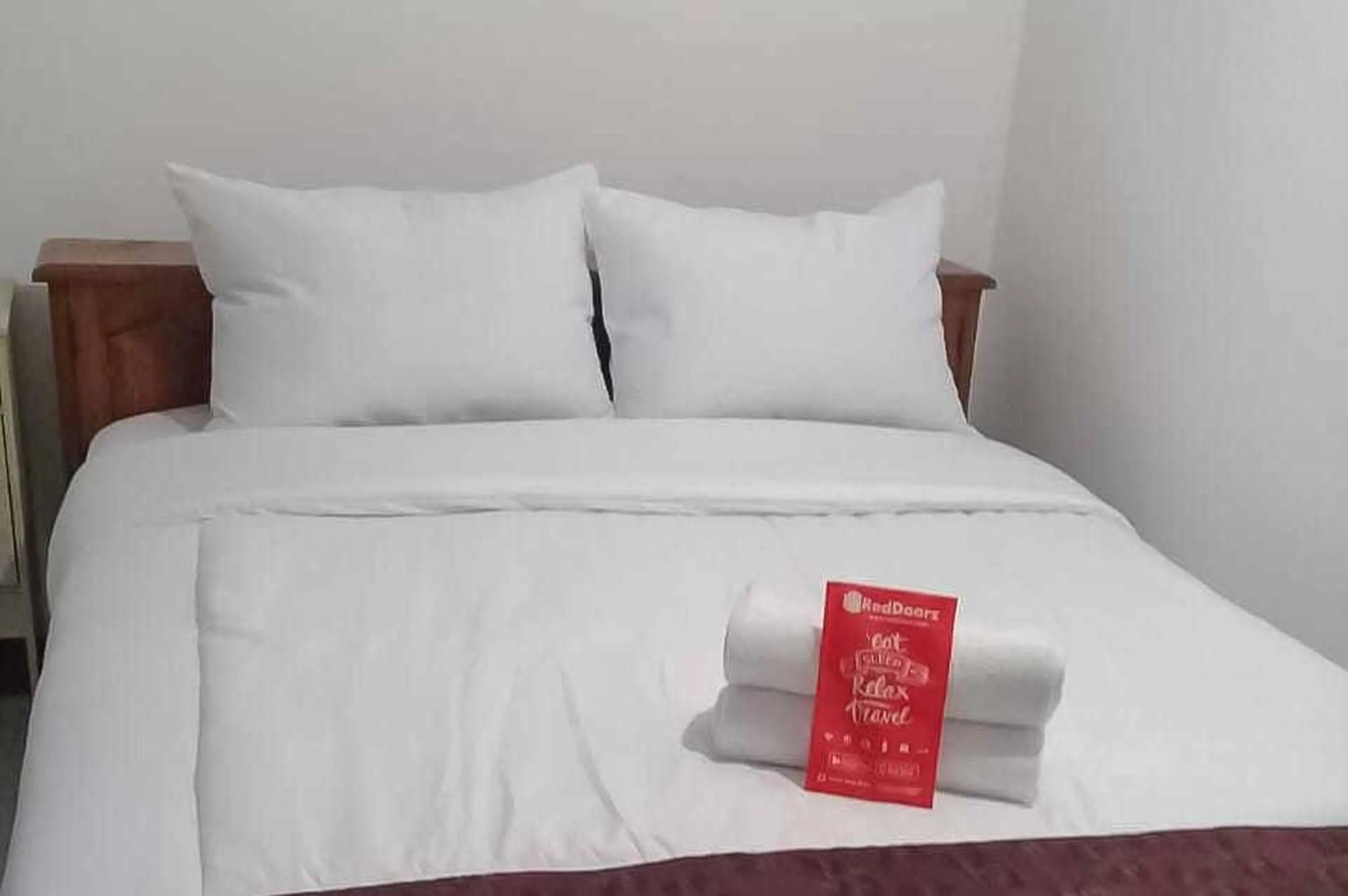 Bedroom, Bed in RedDoorz Plus @ Alun Alun Nganjuk