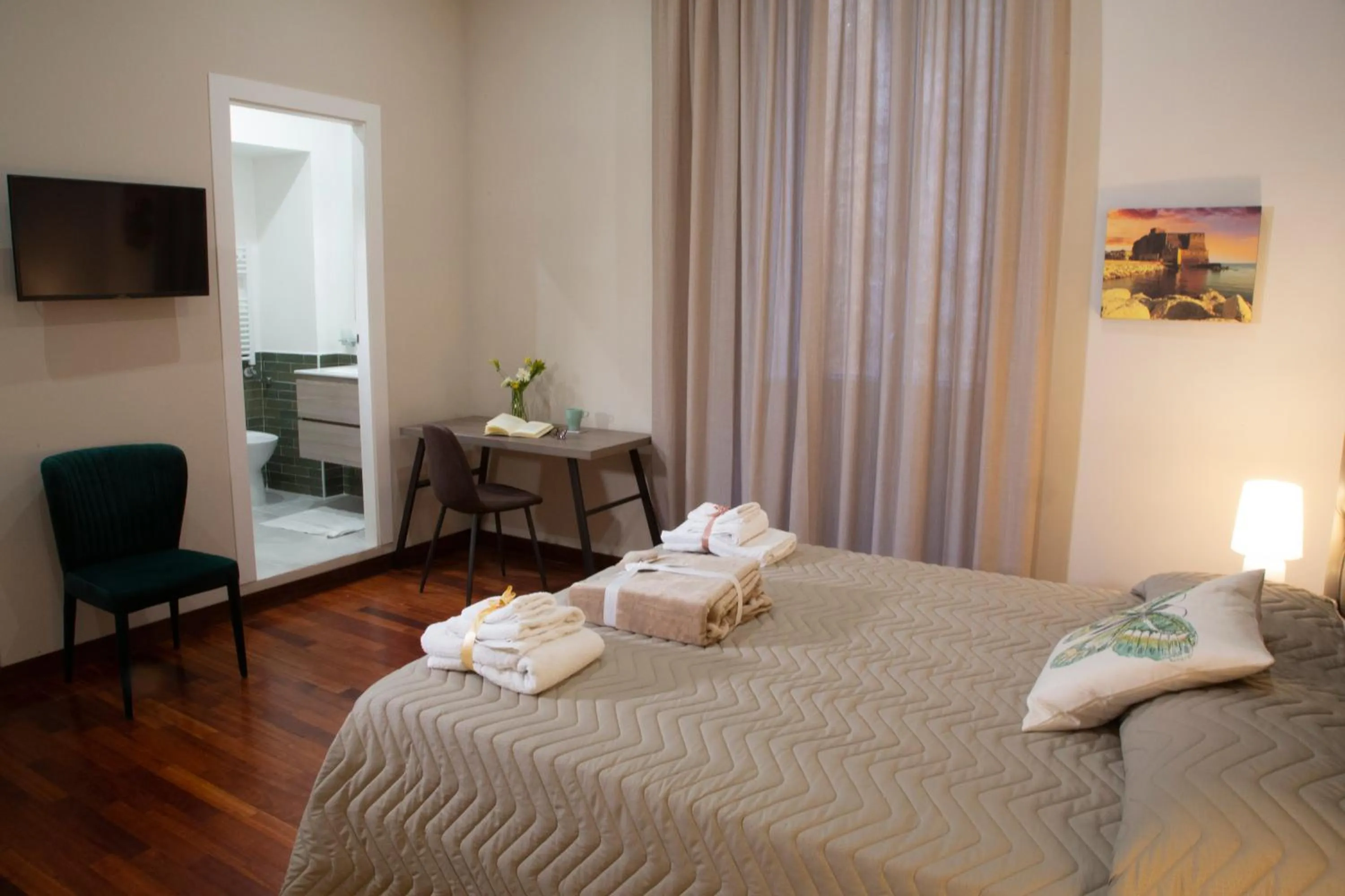 Photo of the whole room in Handmade Rest Room