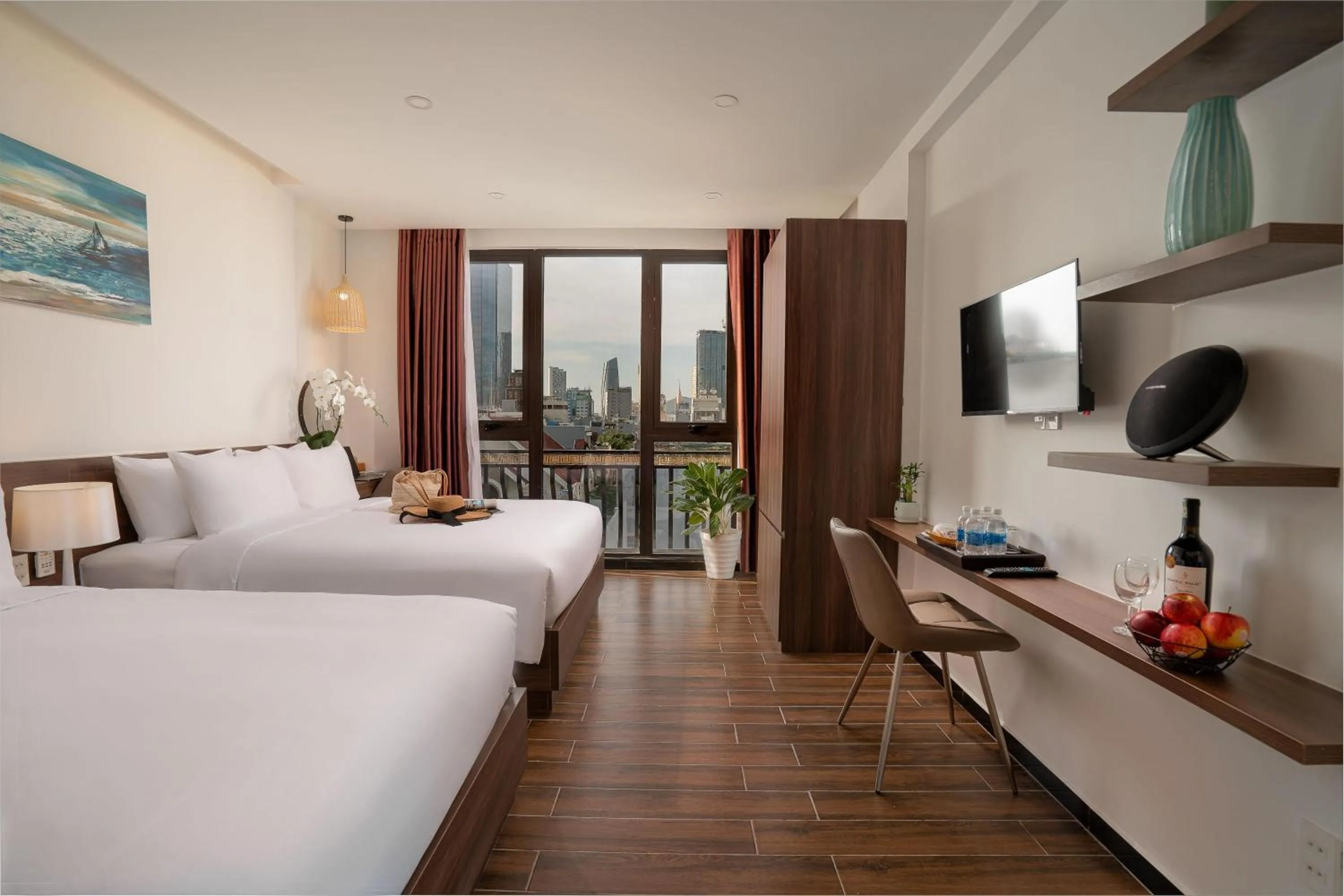 Toilet, Bed in Dragon View Riverfront Hotel