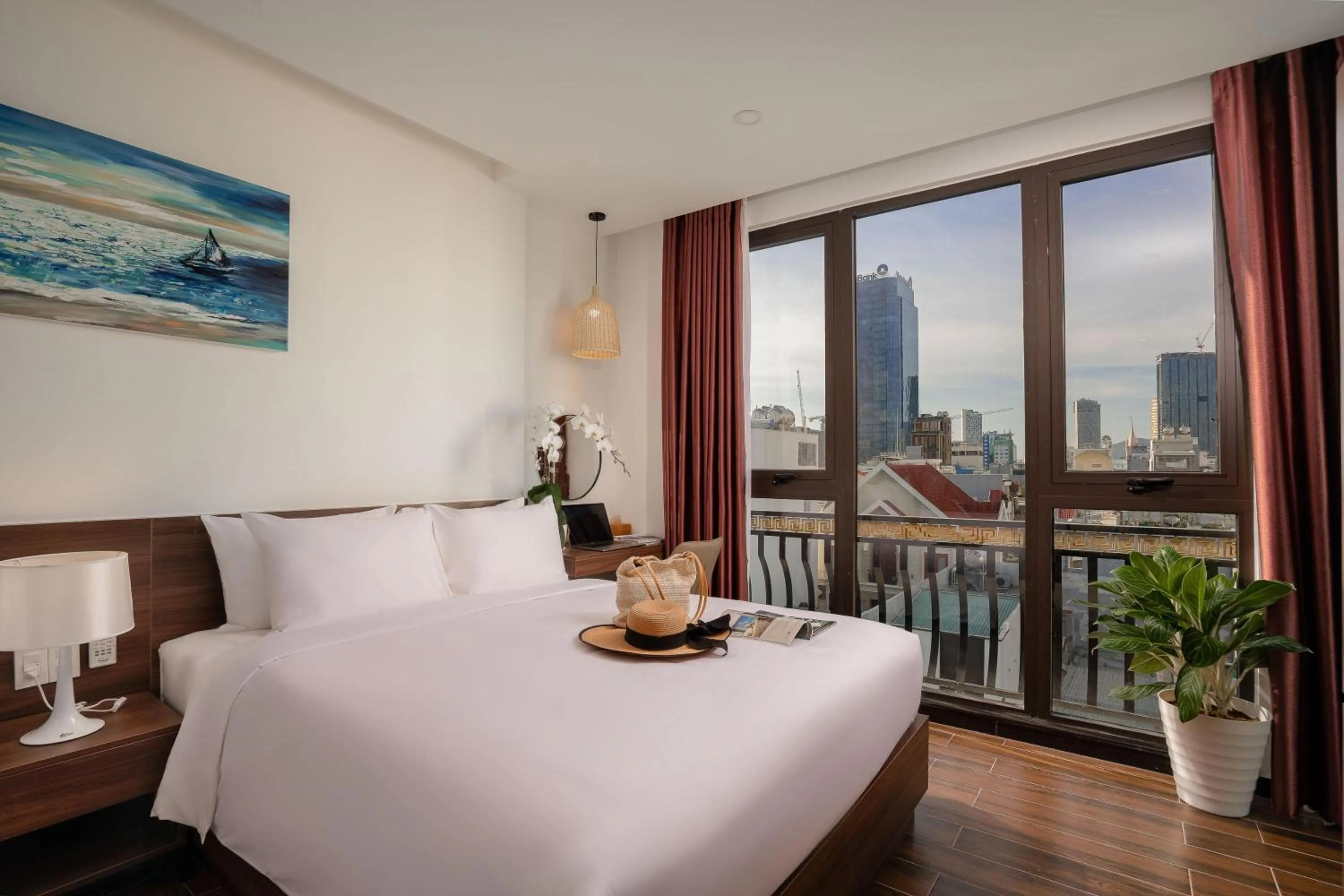 Toilet, Bed in Dragon View Riverfront Hotel