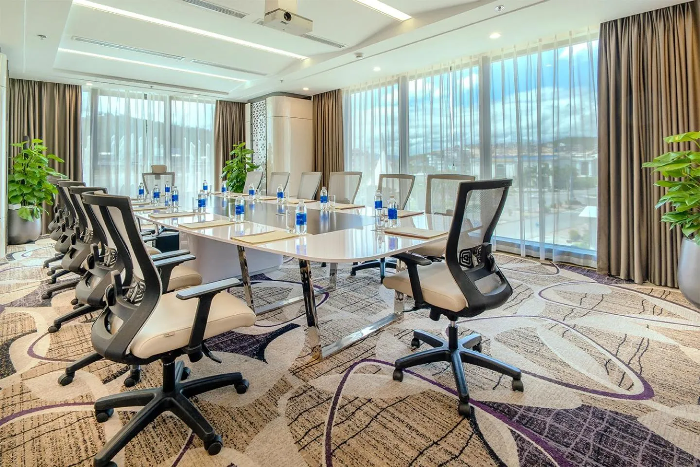 Meeting/conference room in DeLaSea Ha Long Hotel - Modern Bayview Escape