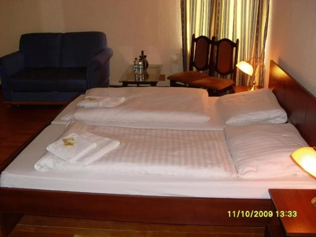 Bed in Hotel Central Inn am Hauptbahnhof Pension