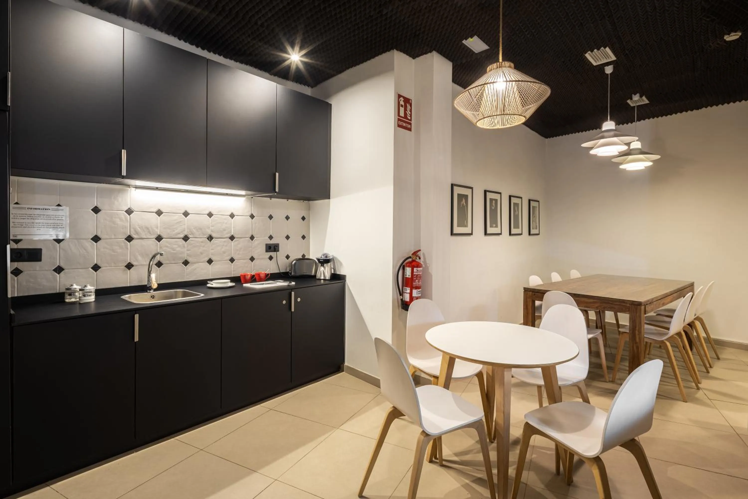 Kitchen or kitchenette in TOC Hostel Malaga