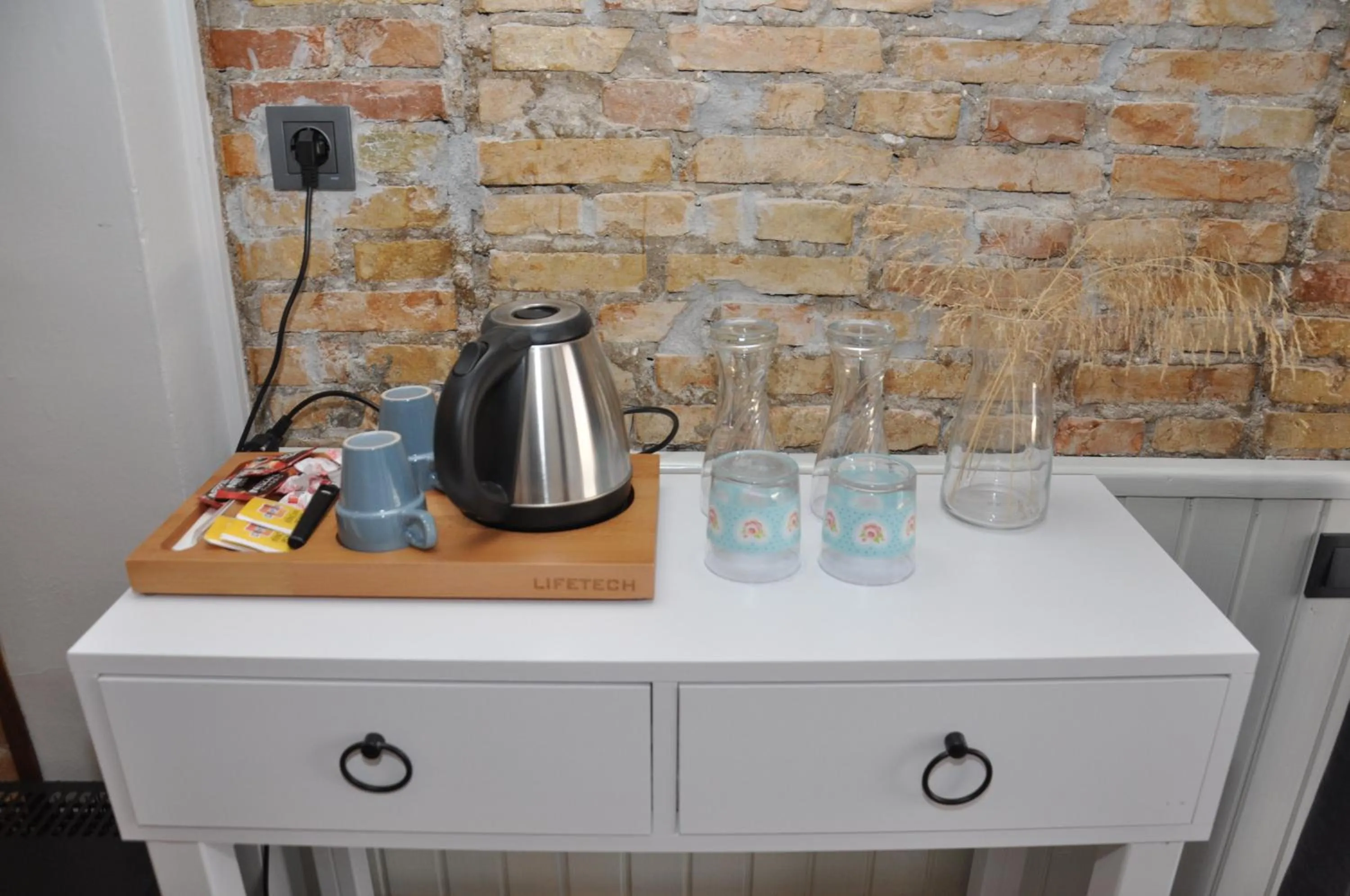 Coffee/tea facilities in La Casa Carina