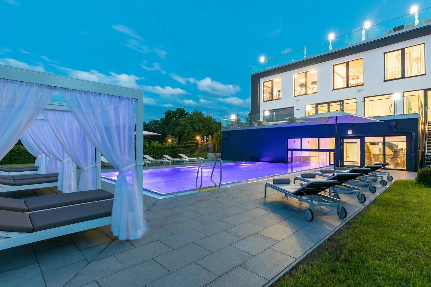 Swimming pool in Romantik Hotel Schwanefeld & Spa