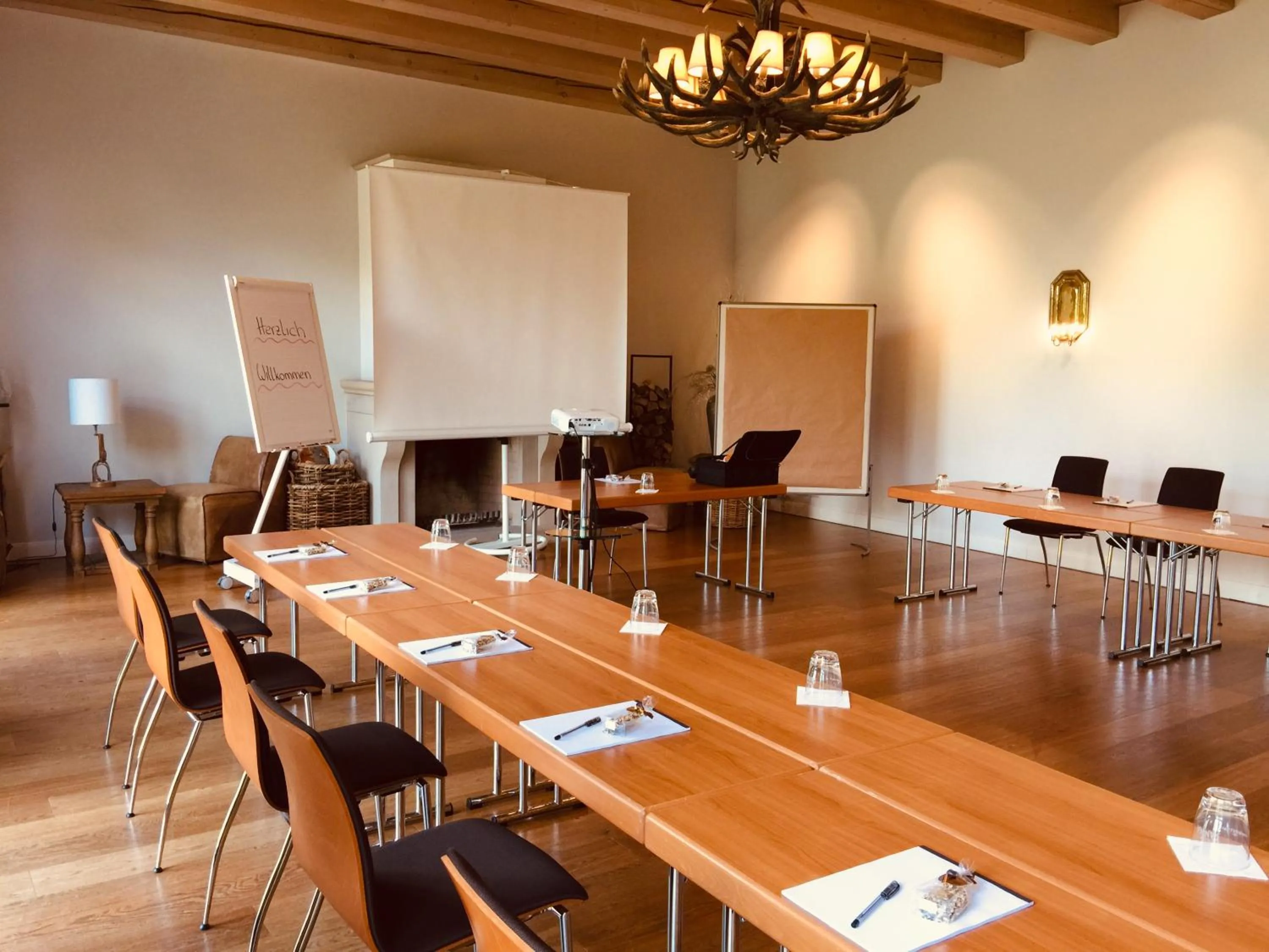 Meeting/conference room in Romantik Hotel Schwanefeld & Spa