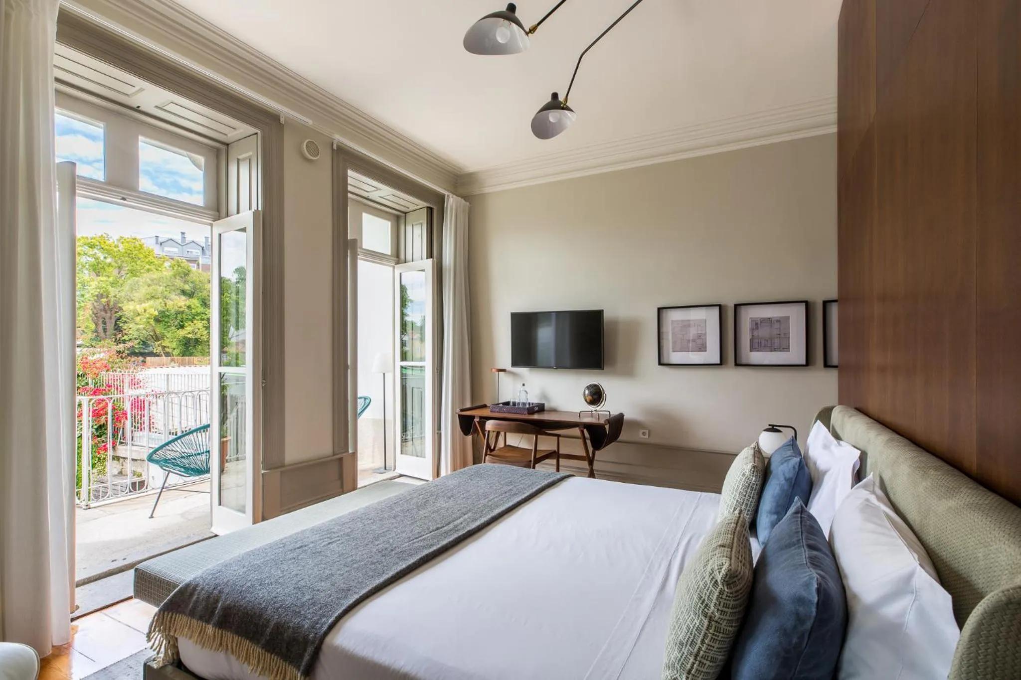 Balcony/Terrace, Bed in Gallery Townhouse & Home