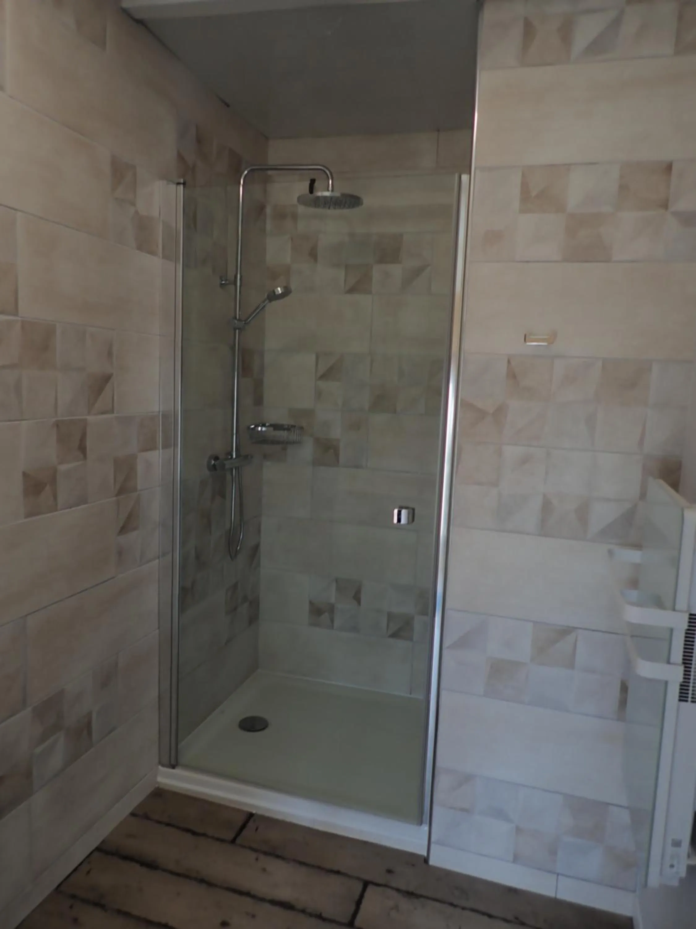 Bathroom in La Miramboise, chambres et table d hôtes