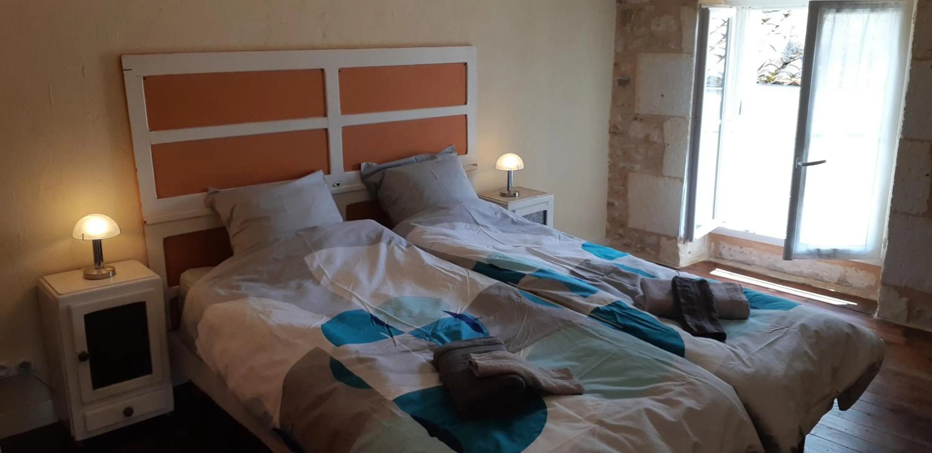 Bed in La Miramboise, chambres et table d hôtes