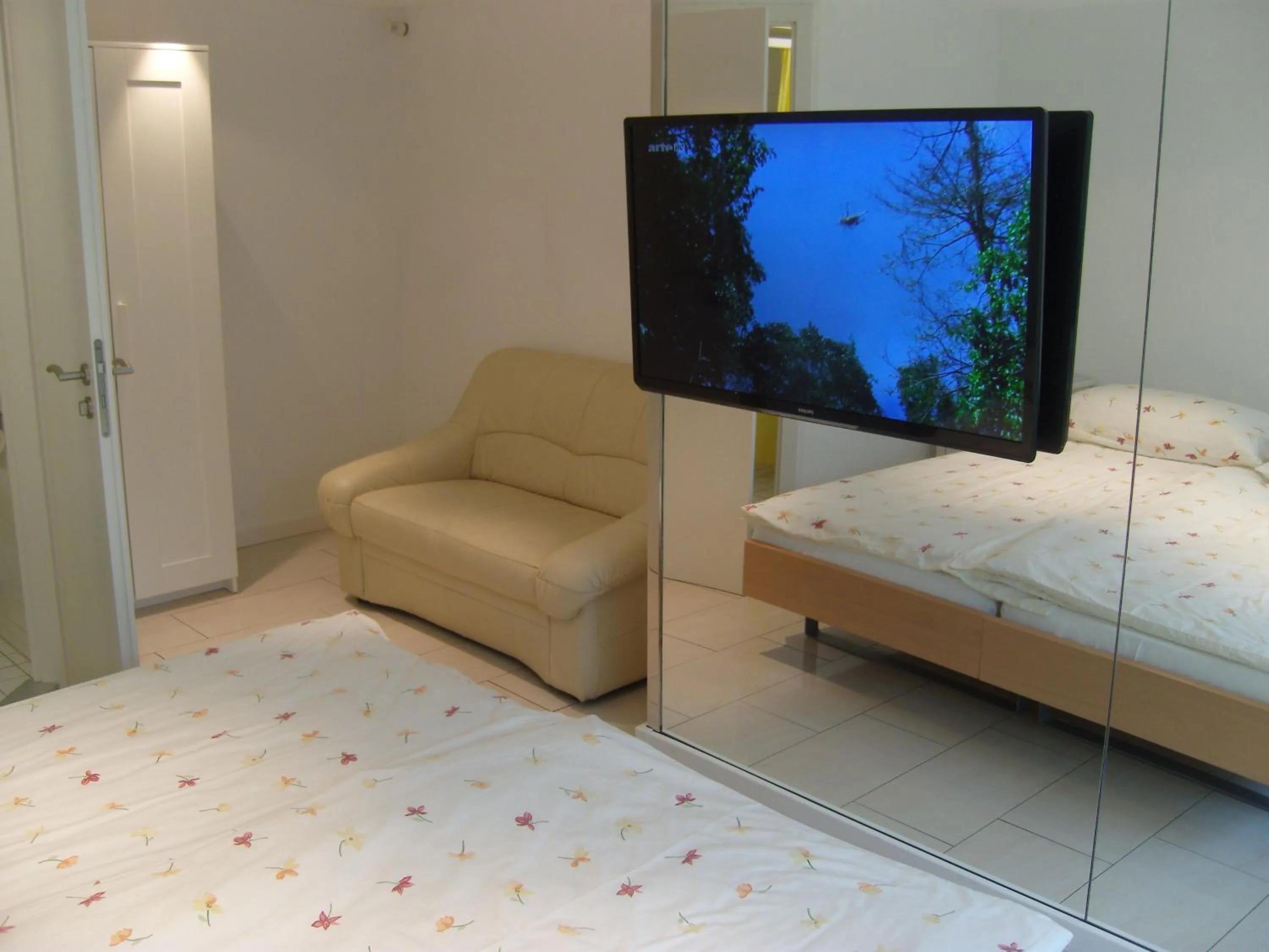 Seating area, Bed in Vista Resort Hotel