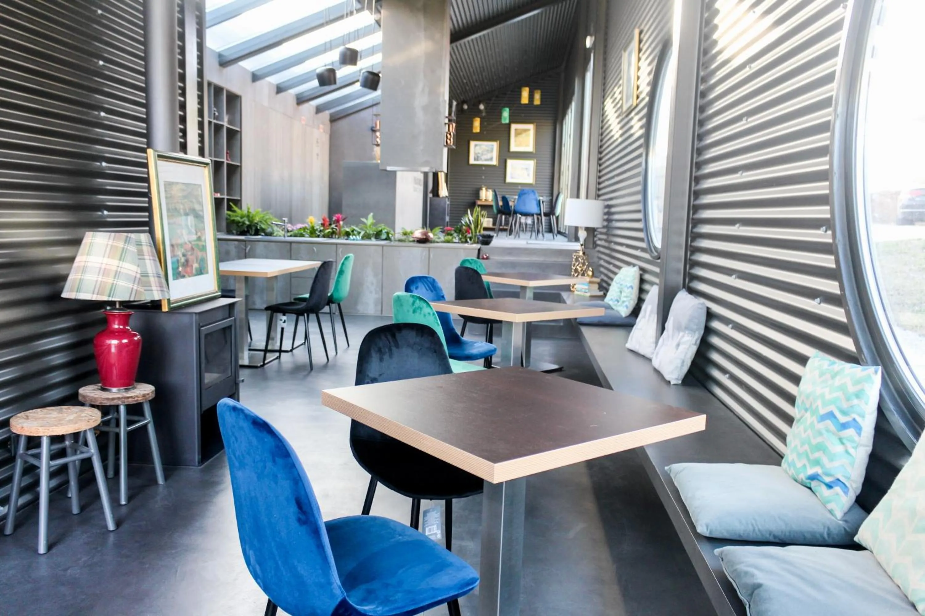 Communal lounge/ TV room in Hostel Pia do Urso