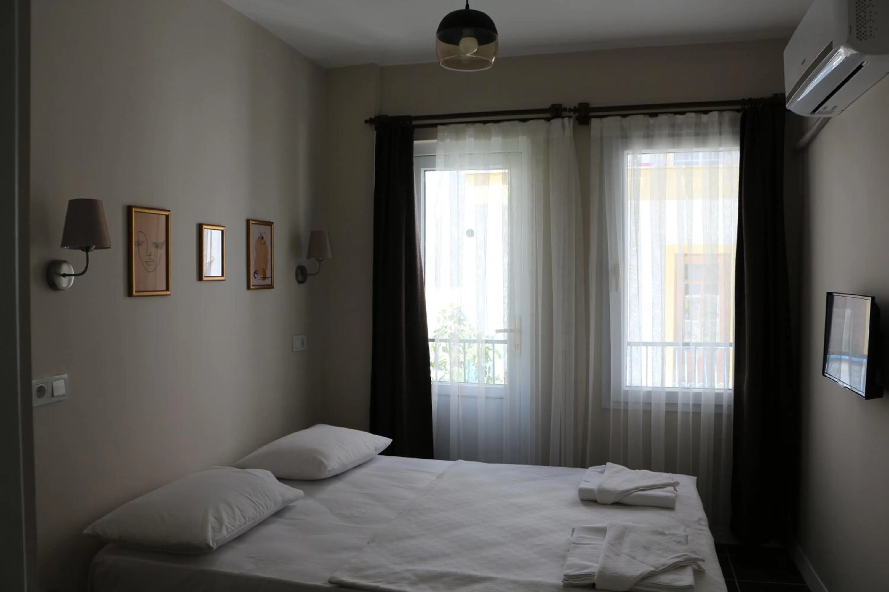 Bed in Holy Pansiyon