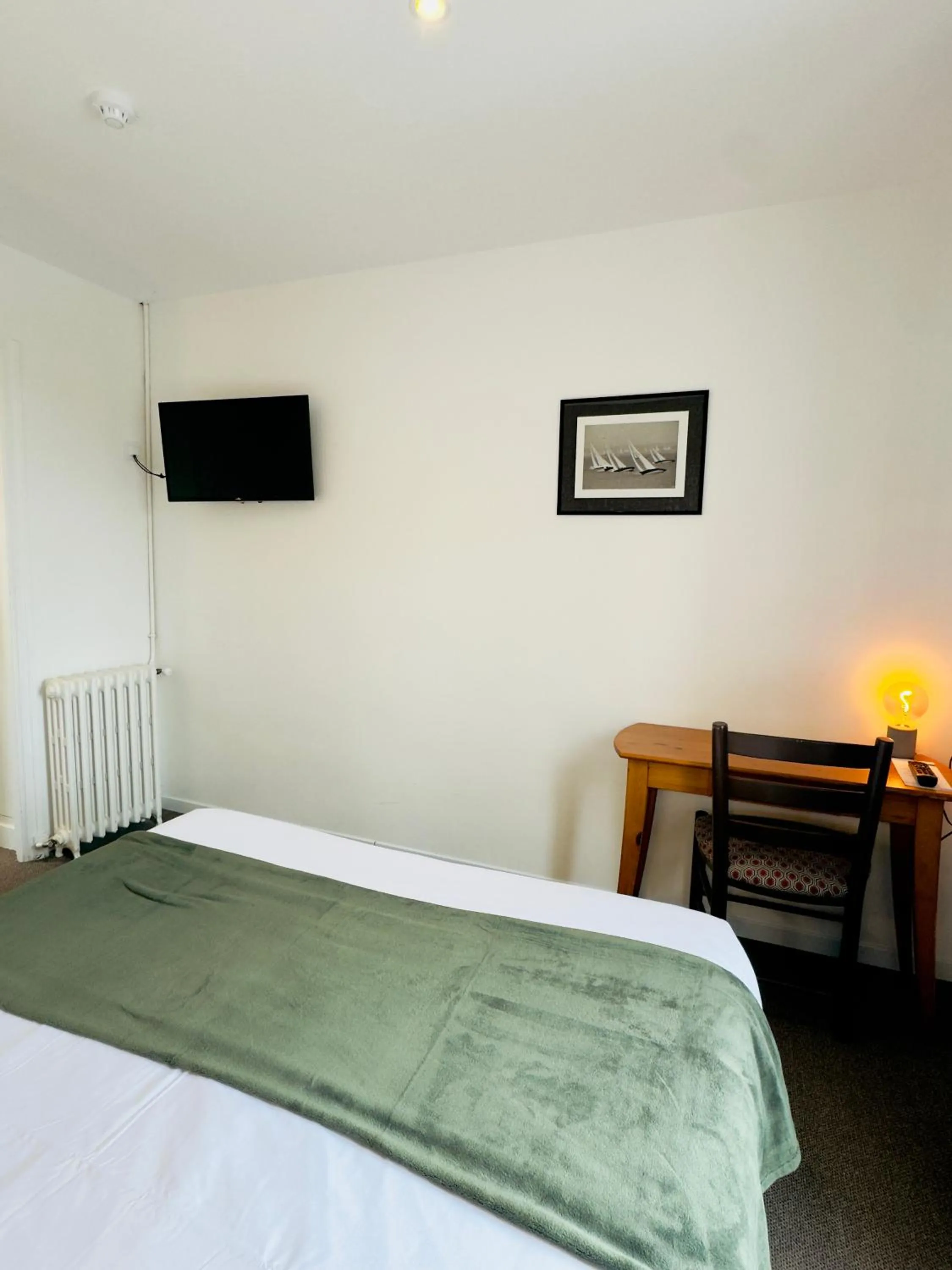 Photo of the whole room, Bed in Le Clos Normand