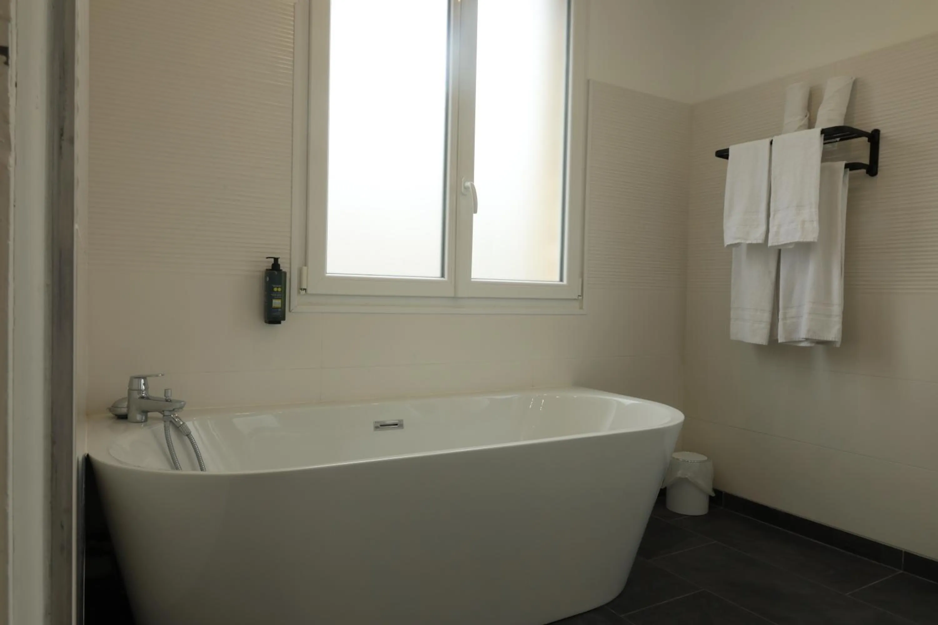 Bath in Le Clos Normand