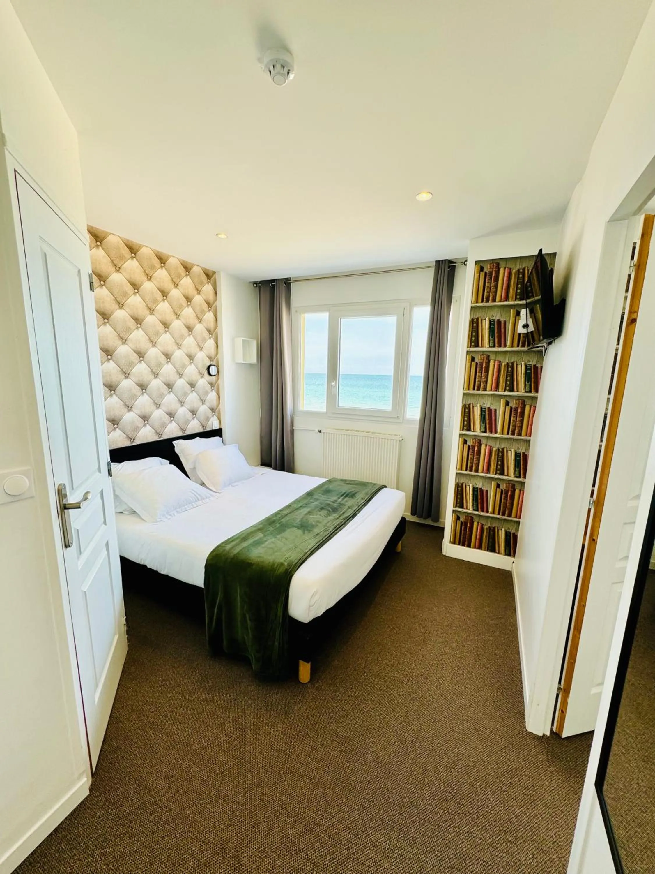 Bedroom, Bed in Le Clos Normand