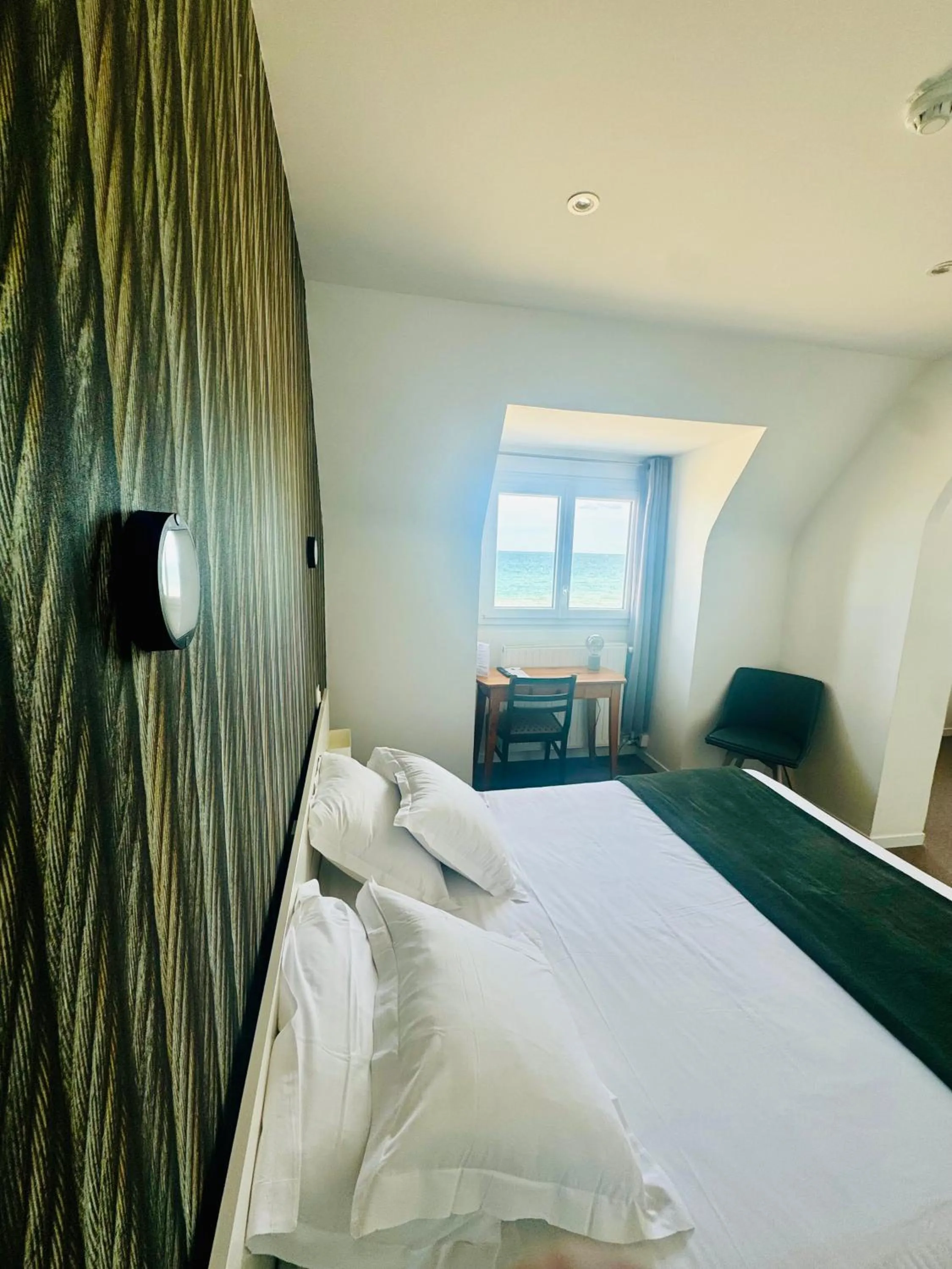 Bedroom, Bed in Le Clos Normand