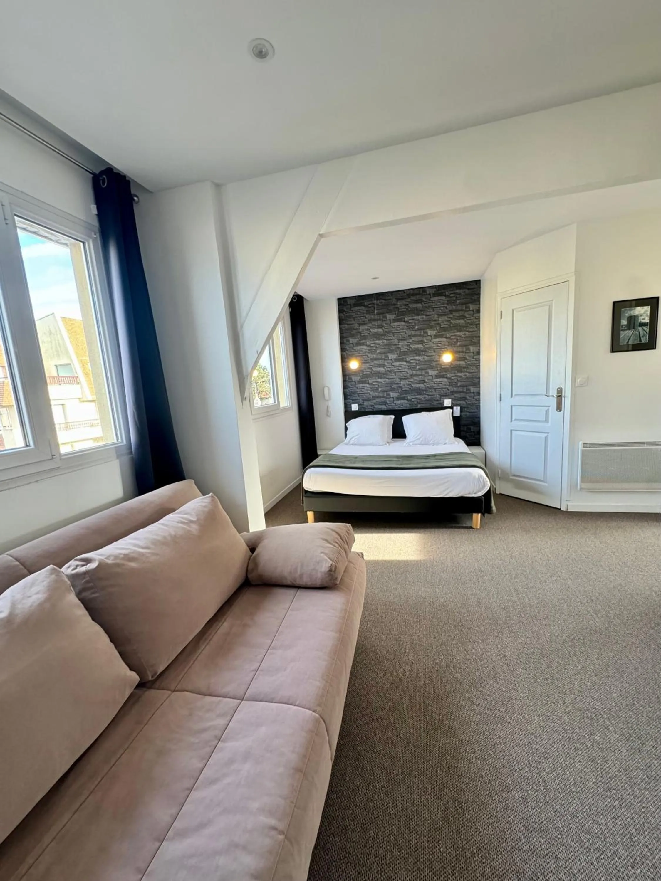 Photo of the whole room, Bed in Le Clos Normand