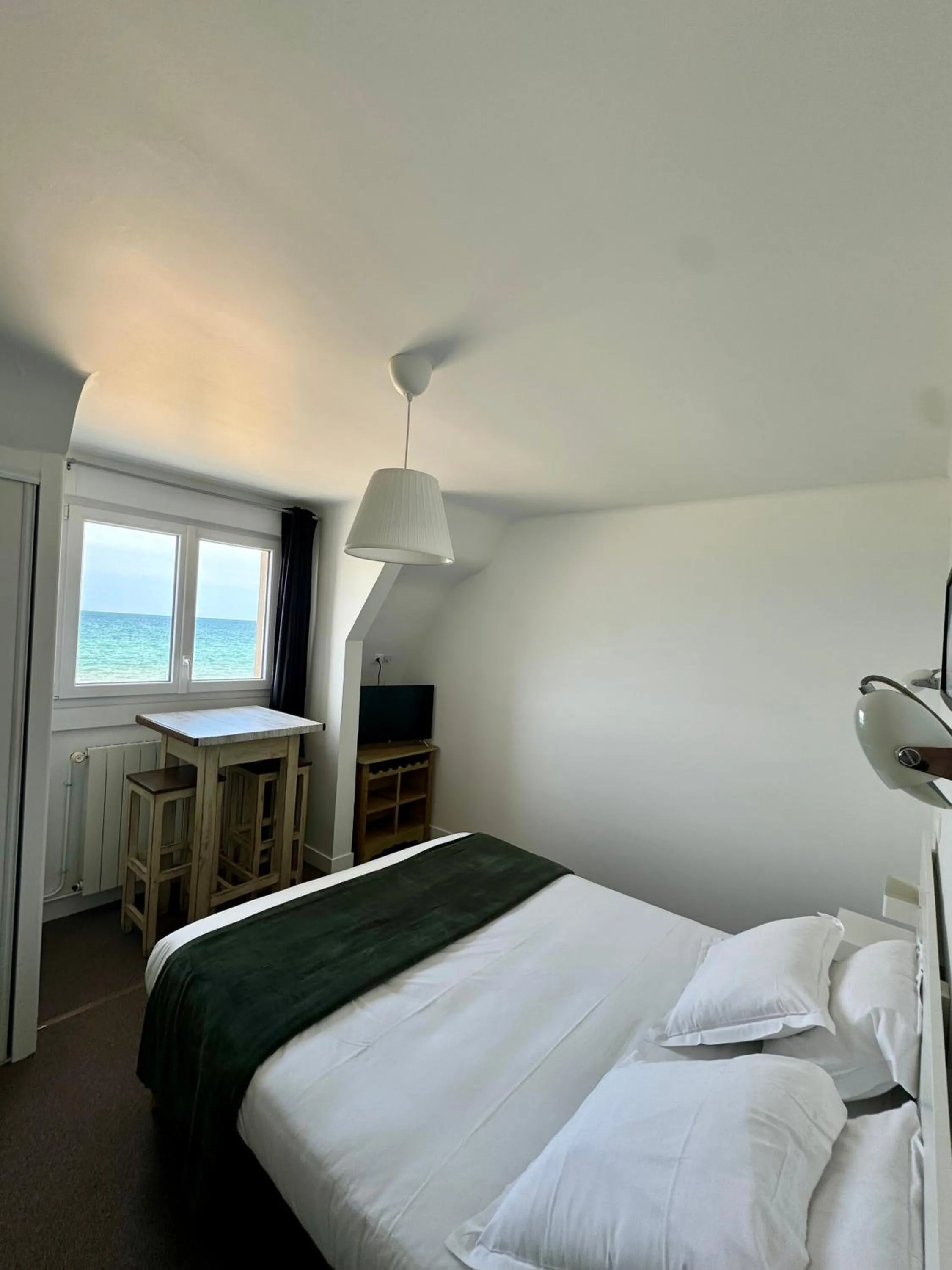 Bedroom, Bed in Le Clos Normand