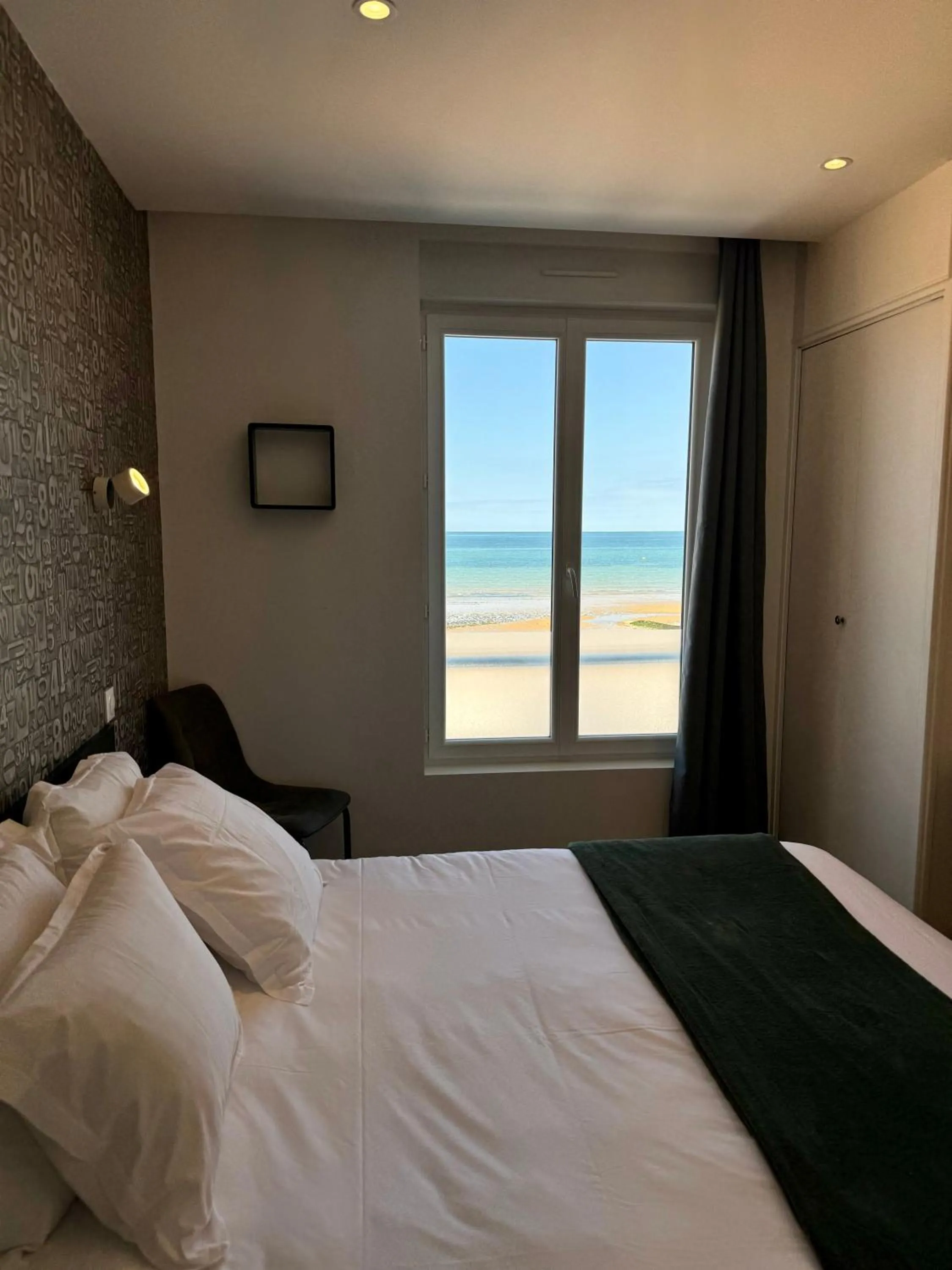 Bedroom, Bed in Le Clos Normand