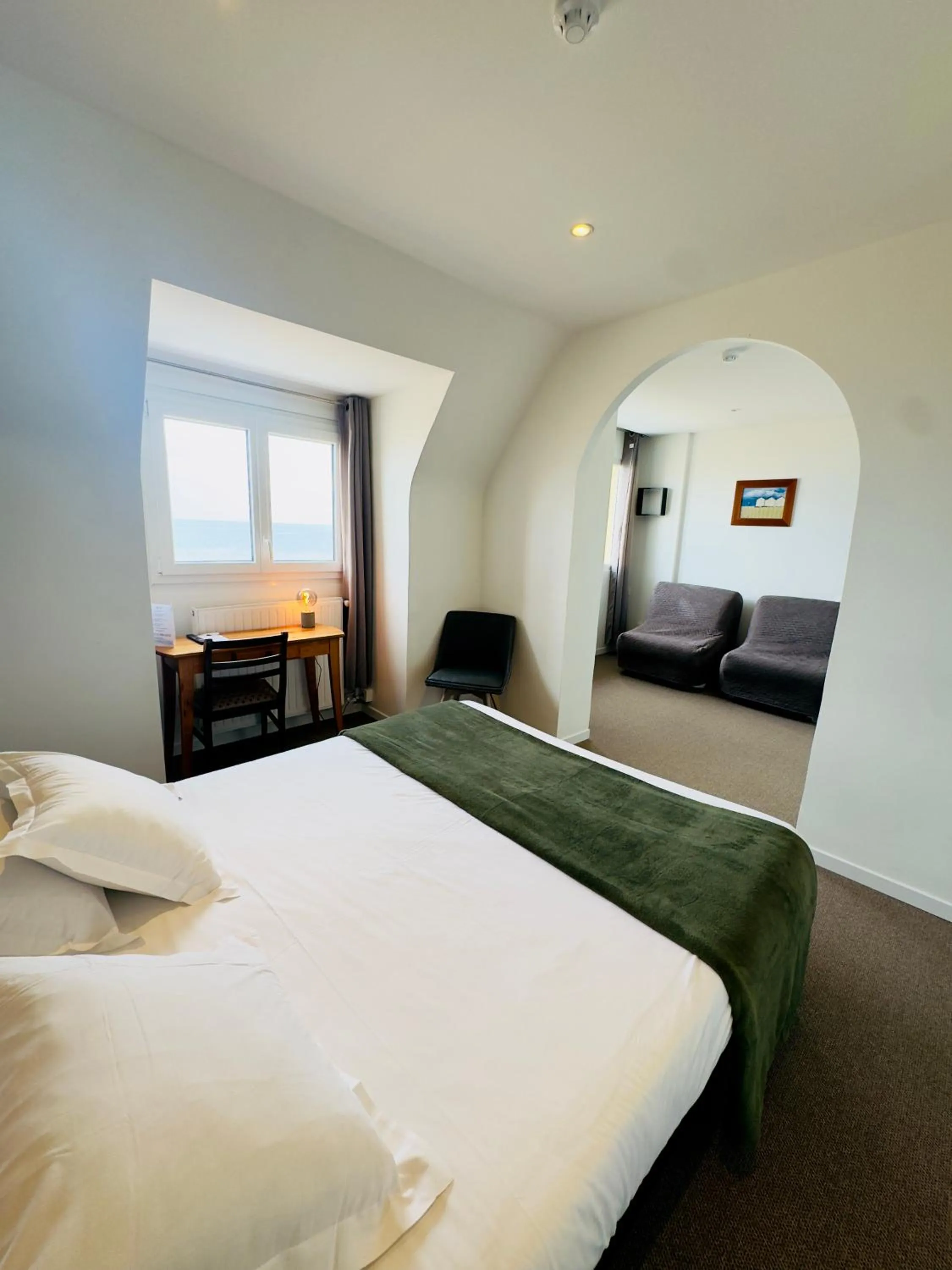 Photo of the whole room, Bed in Le Clos Normand