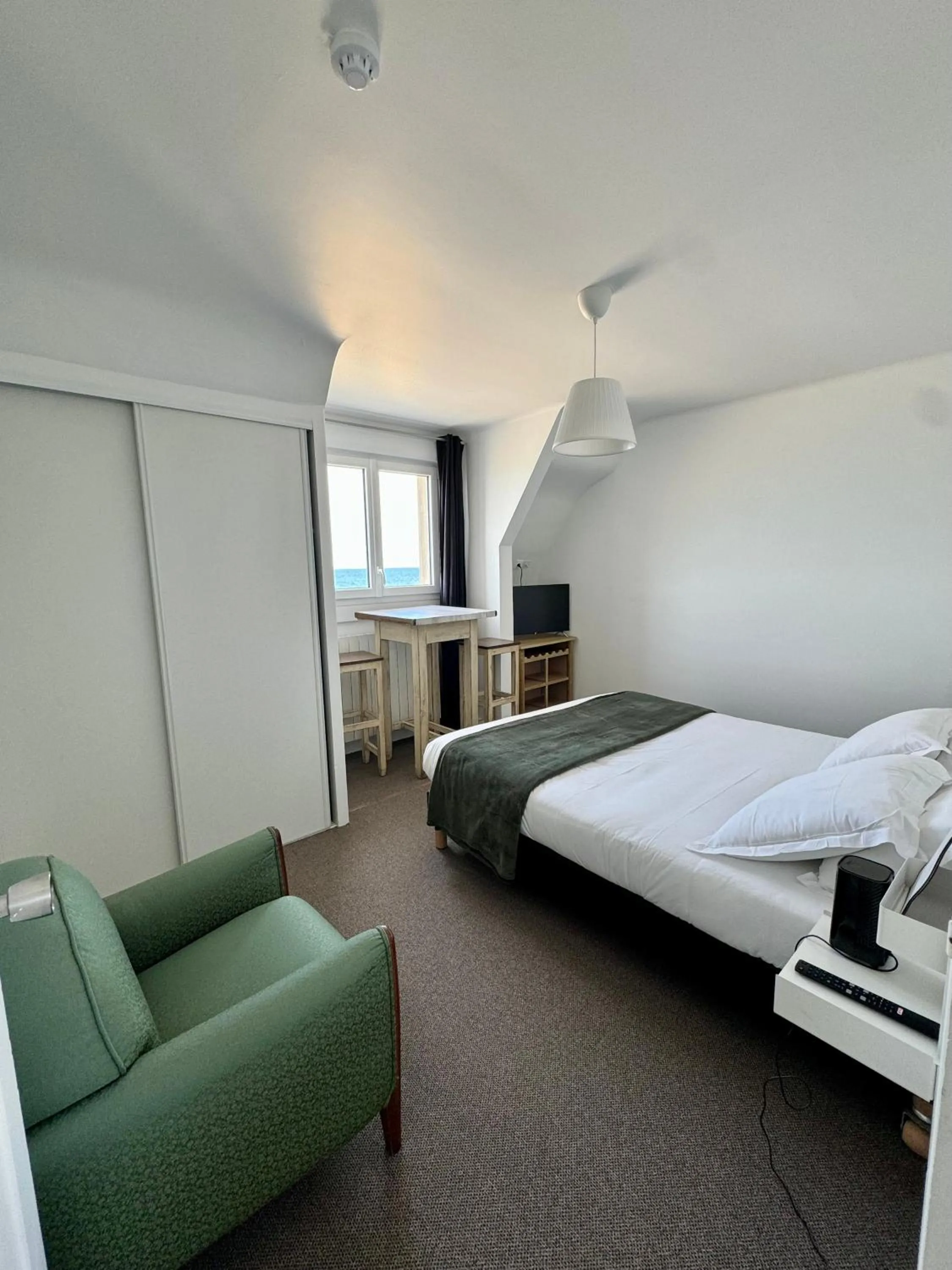 Photo of the whole room, Bed in Le Clos Normand