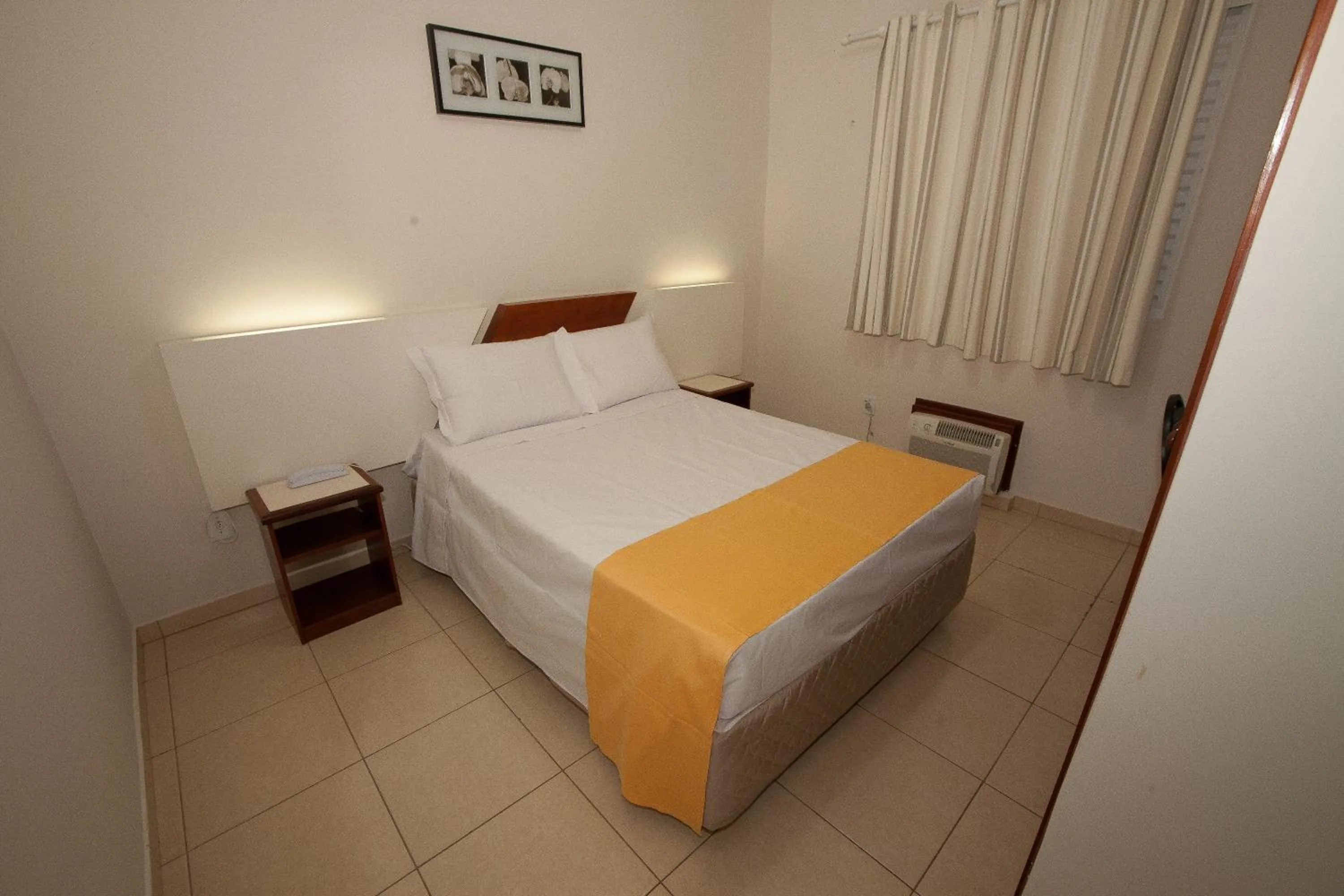 Photo of the whole room, Bed in Láparos Hotel