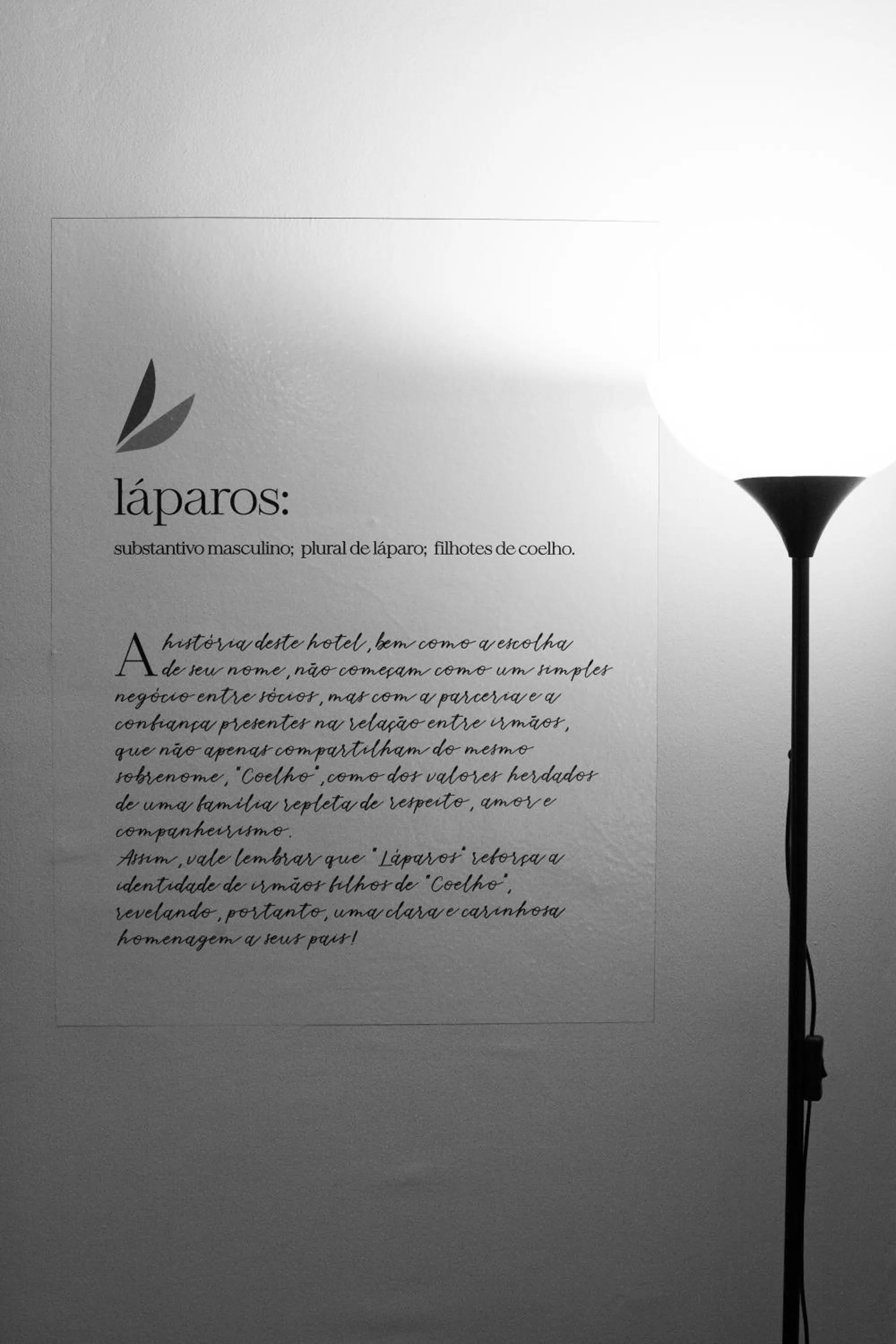 Text overlay in Láparos Hotel