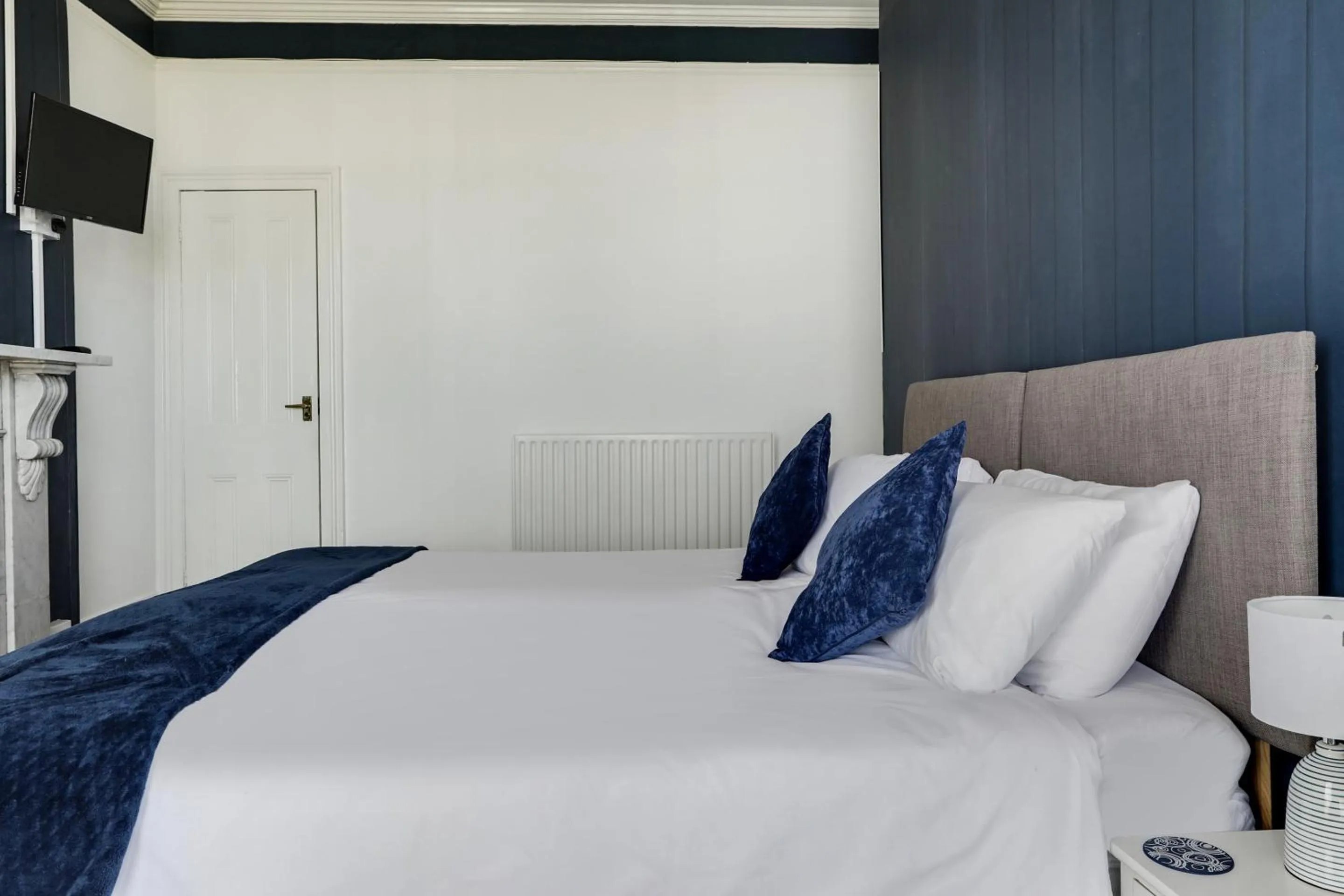 Bedroom, Bed in Lord Kitcheners Guest House