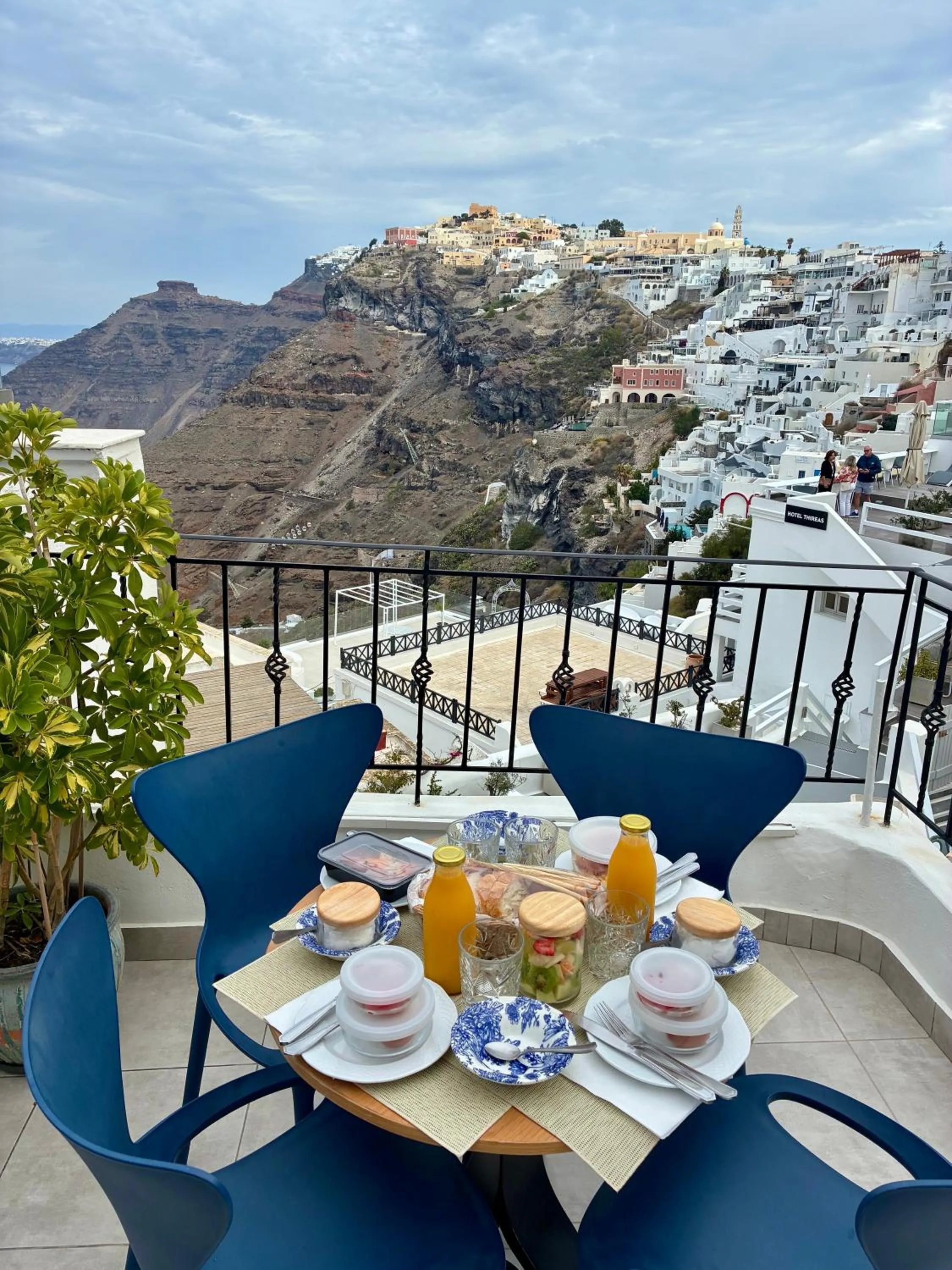 Doukas Caldera Suites