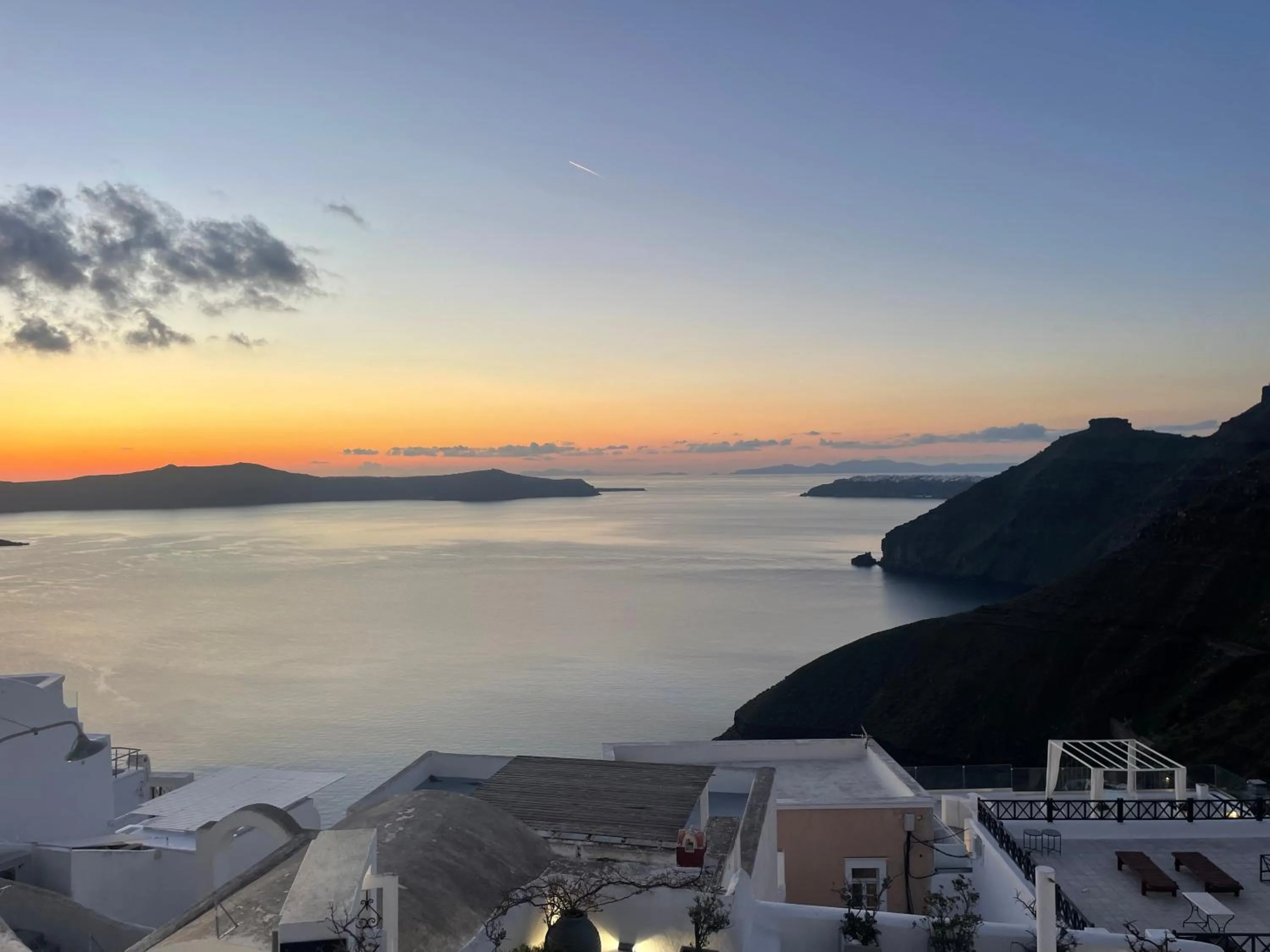 Doukas Caldera Suites