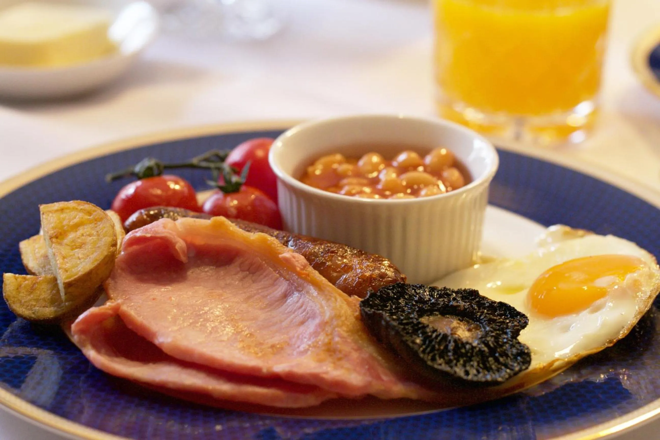 Breakfast in The Old Stores