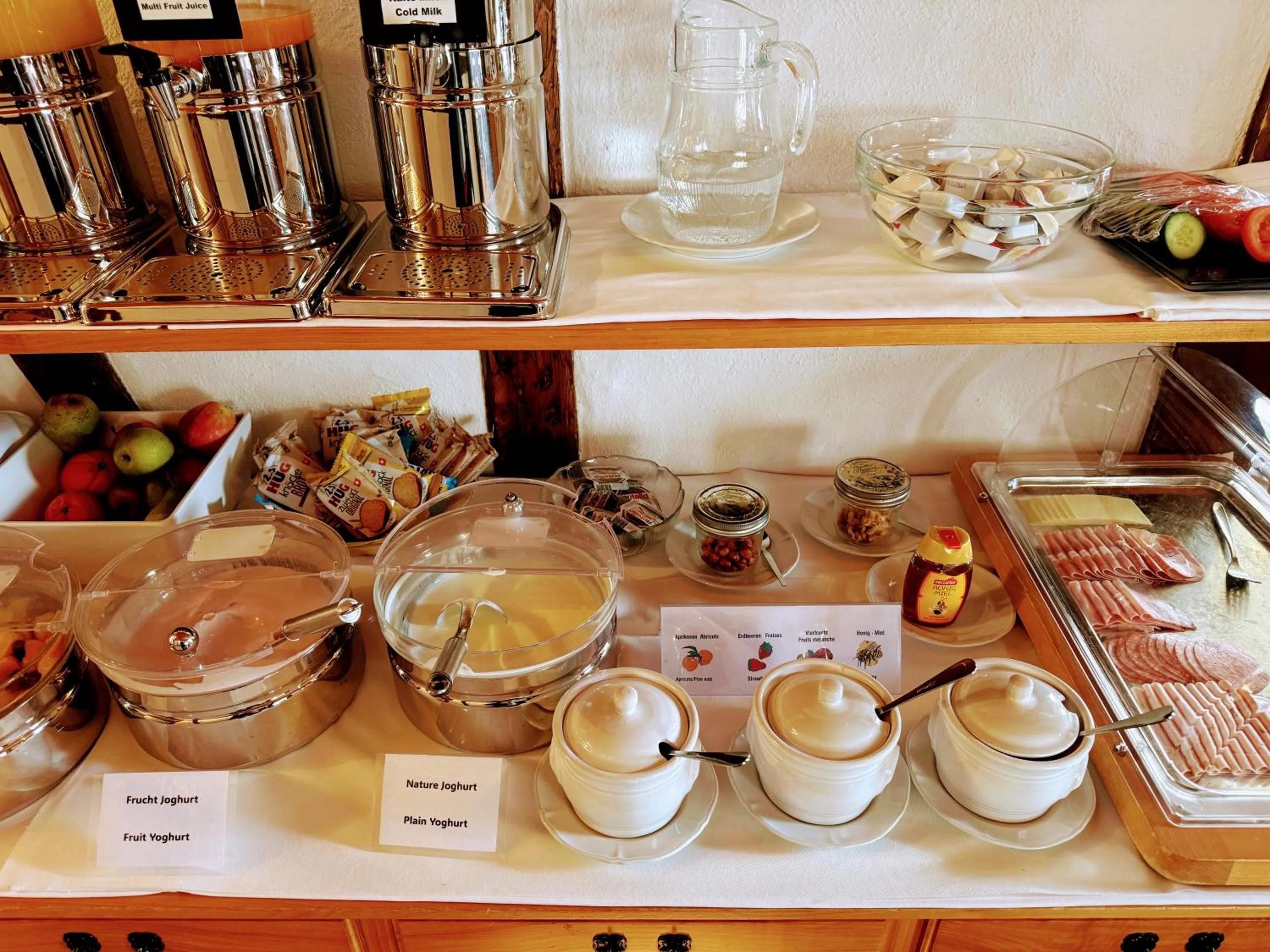 Buffet breakfast in Hotel Chalet Swiss