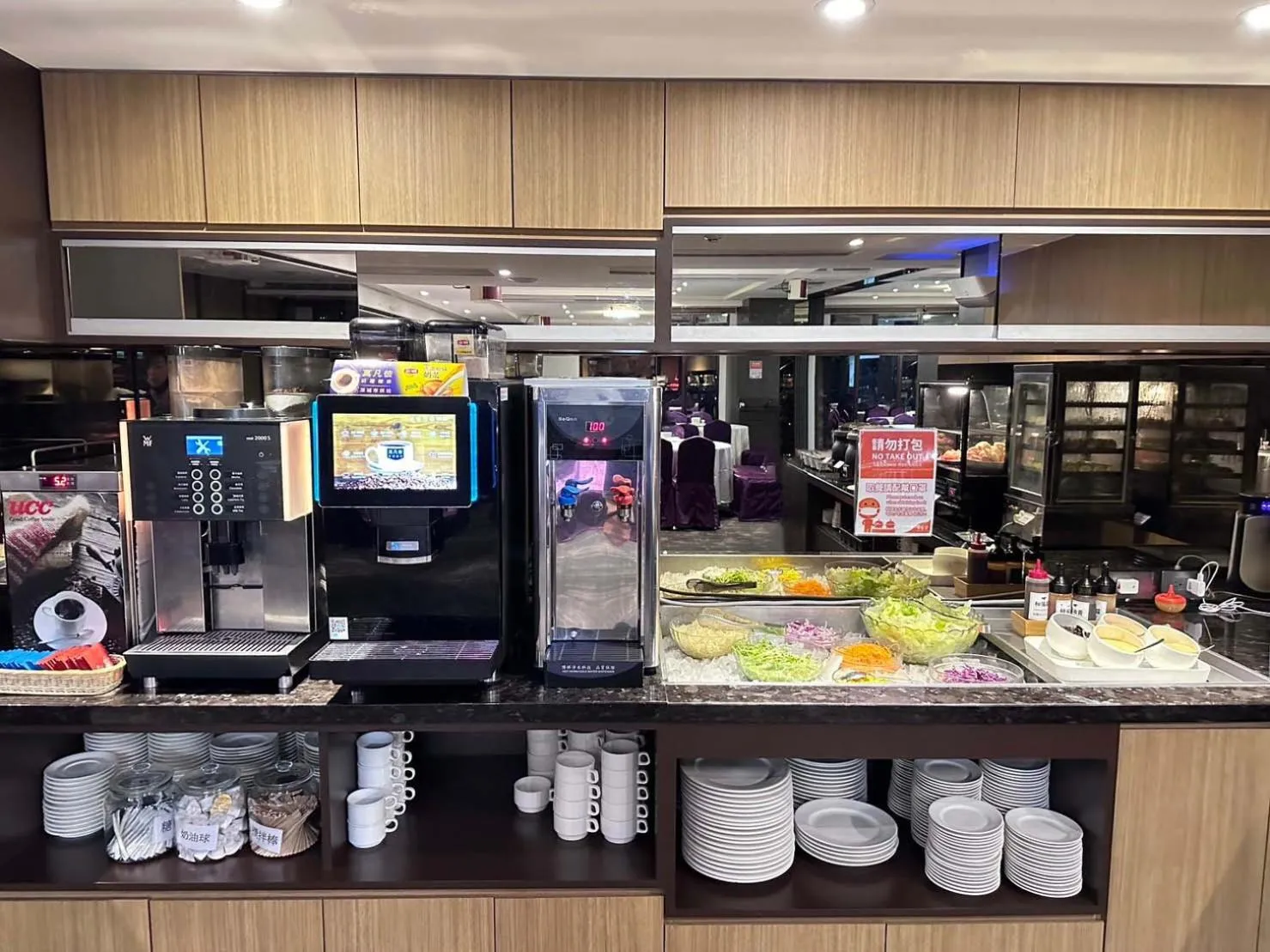 Breakfast in Grand Earl Hotel